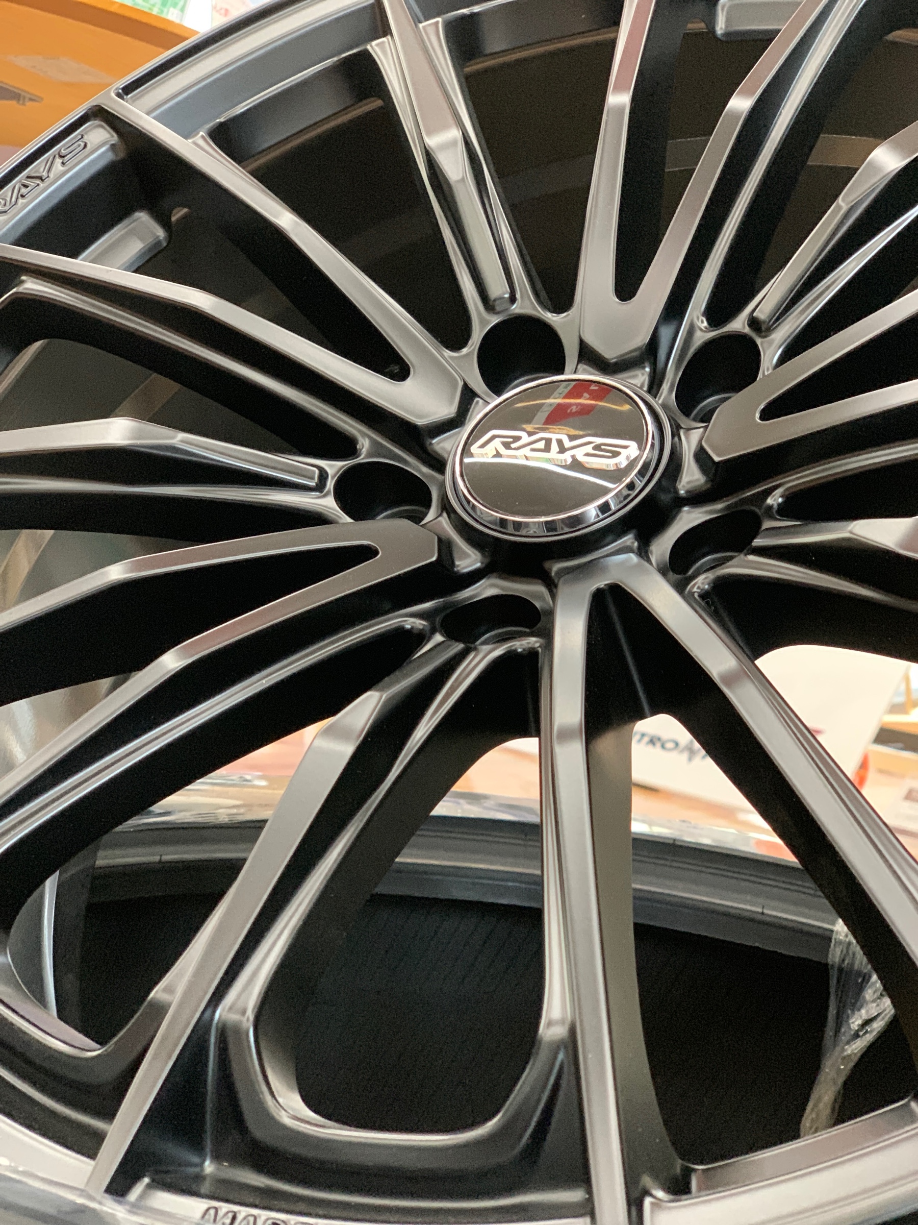 一足先に【VERSUS VOUGE】新商品を展示☆6月8日まで【 レイズ No1