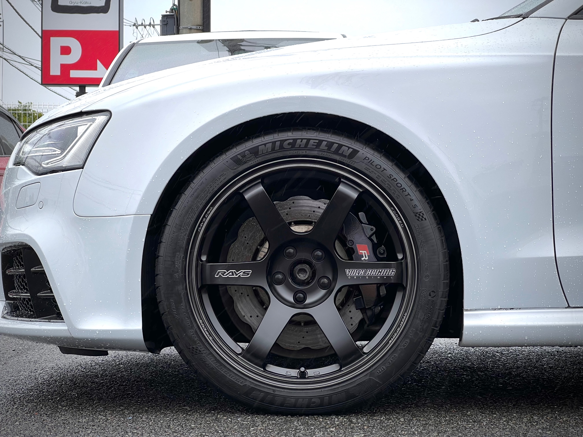 Audi RS5・RAYS VOLKRACING TE37 SAGA S-Plus BLACK SHADOW LTD