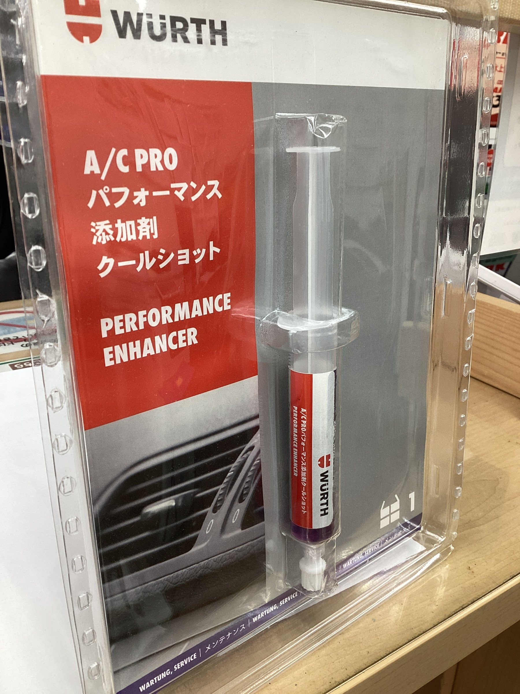 品物を店内で撮影