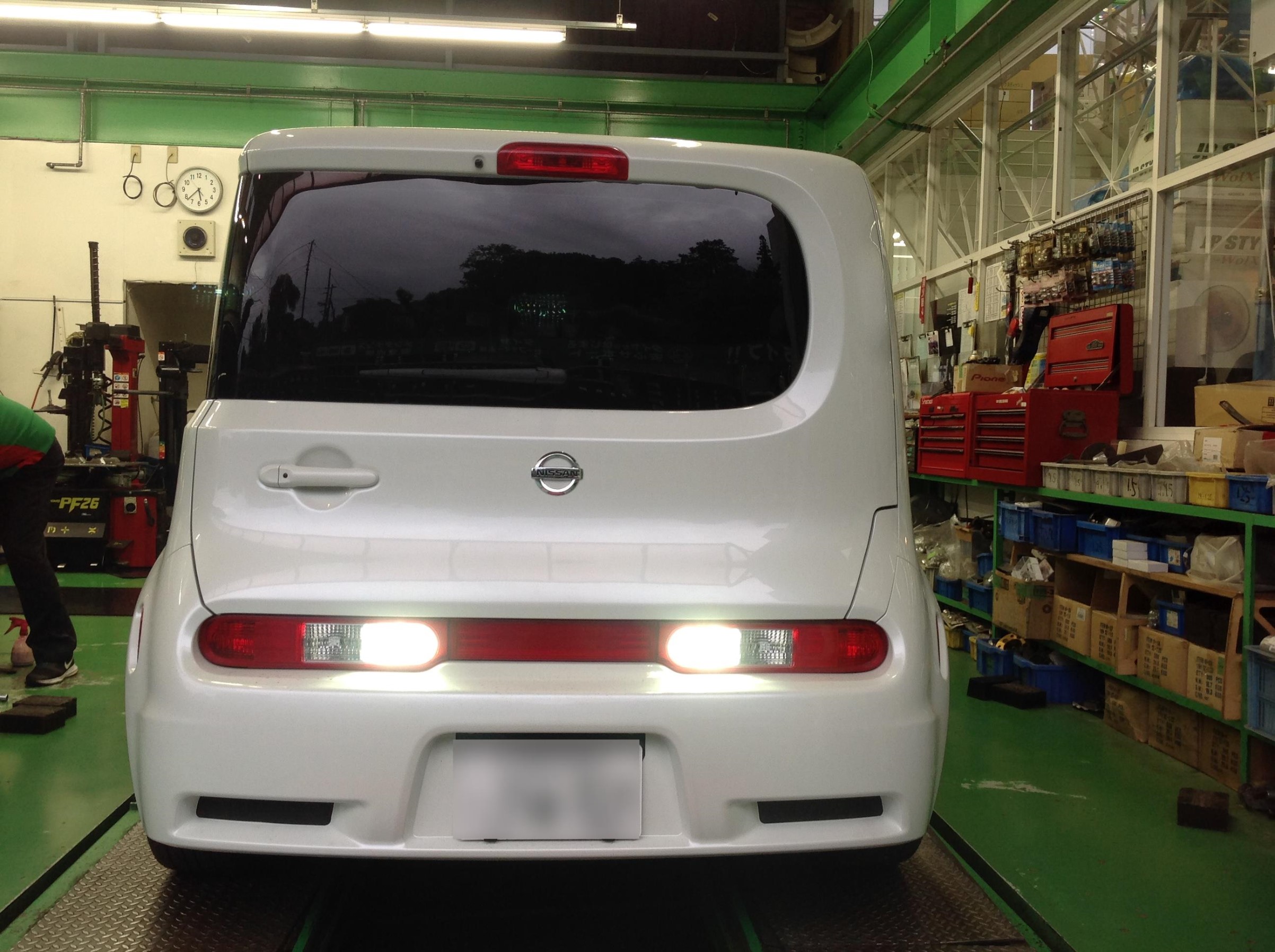 キューブ ウインカー バックランプをledに 日産 キューブ サービス事例 タイヤ館 成瀬 タイヤからはじまる トータルカーメンテナンス タイヤ館グループ