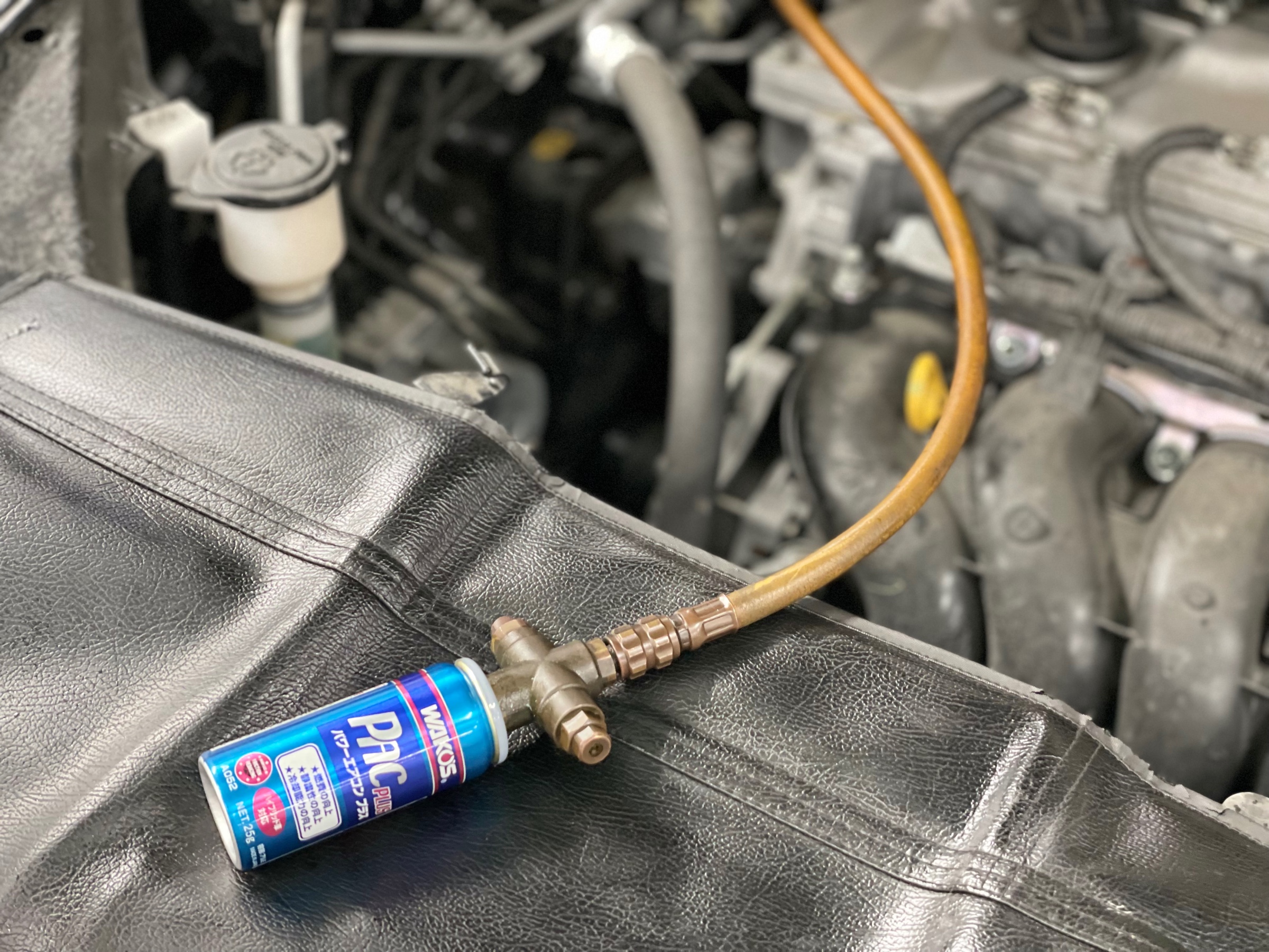 タイヤ館土山　トヨタ ヴォクシー ZRR80W　エアコン添加剤