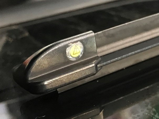 ワイパーに交換時期を知らせるマーク メルセデス ベンツ メンテナンス商品 スタッフ日記 タイヤ館 花見川 千葉県のタイヤ カー用品ショップ タイヤからはじまる トータルカーメンテナンス タイヤ館グループ