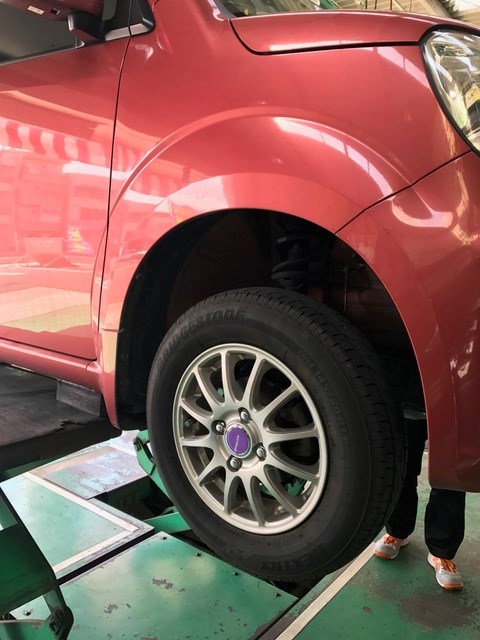 ホイールのカラーキャップでイメージチェンジ 日産 Moco ホイール タイヤ ホイール関連 タイヤ ホイール交換 お取り付け事例 タイヤ館 南林寺 タイヤからはじまる トータルカーメンテナンス タイヤ館グループ