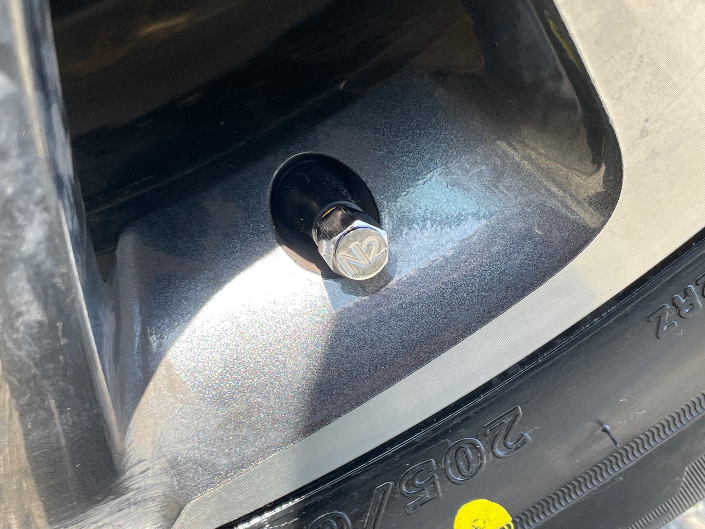 タイヤ館土山　トヨタ ヴォクシー ZRR80W　タイヤ交換 チッソガス充填