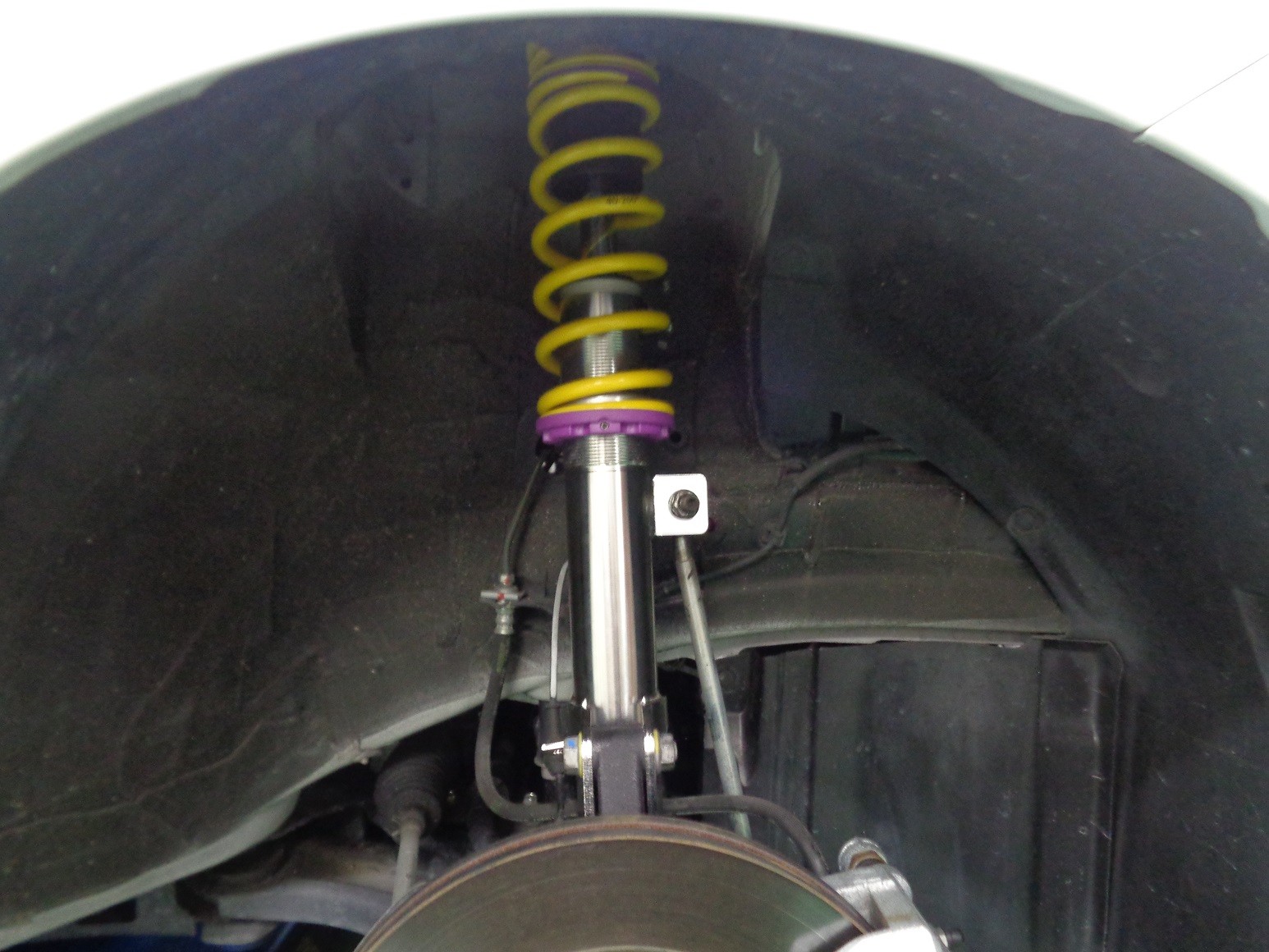 ZC33型スイフトスポーツ KW V3装着で足回りをグレードアップ | 店舗お