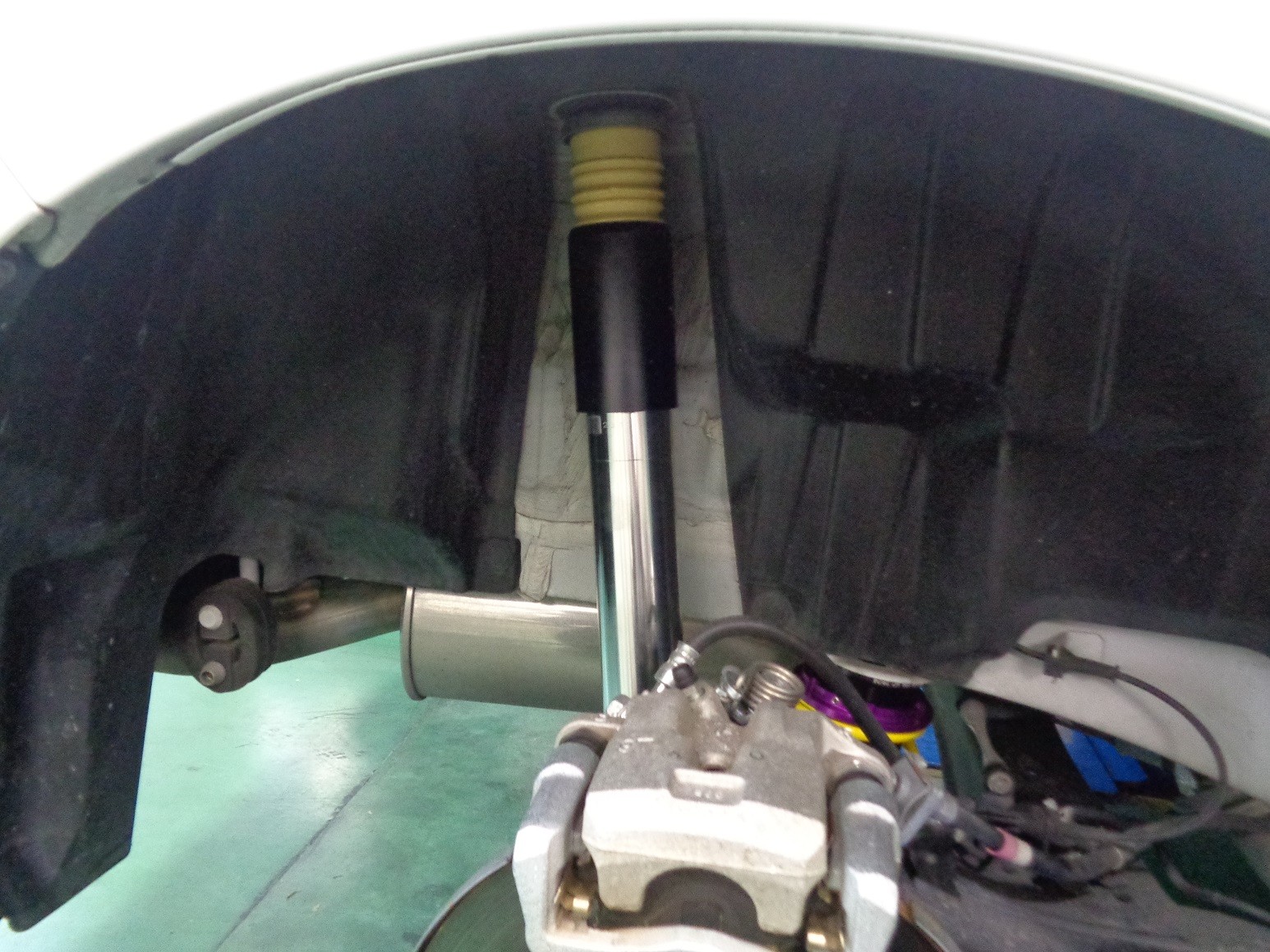 ZC33型スイフトスポーツ KW V3装着で足回りをグレードアップ | 店舗お