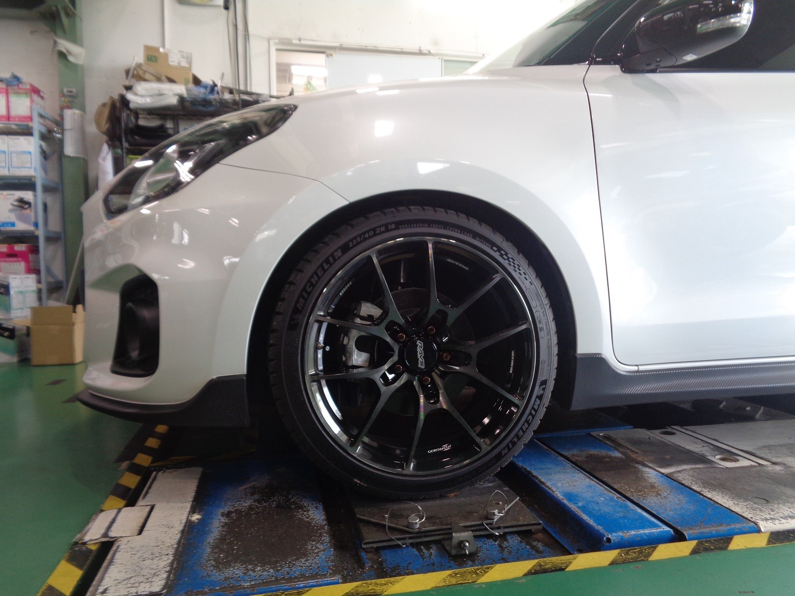 ZC33型スイフトスポーツ KW V3装着で足回りをグレードアップ | 店舗お