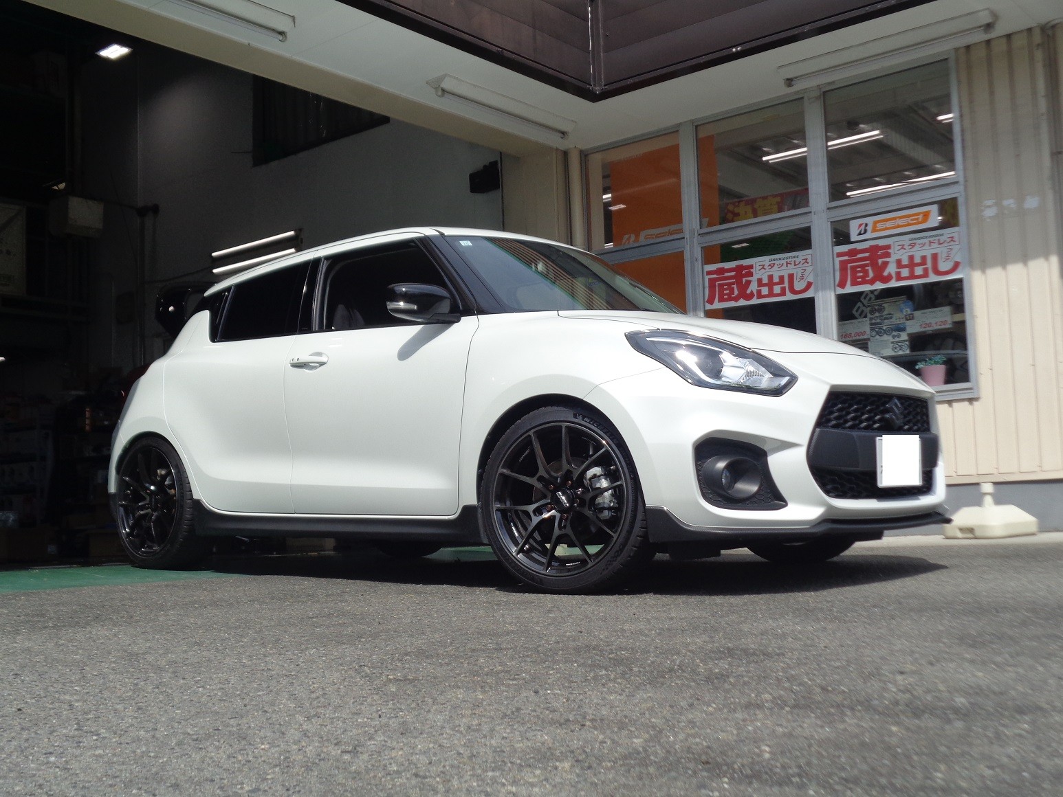 ZC33型スイフトスポーツ KW V3装着で足回りをグレードアップ | 店舗お