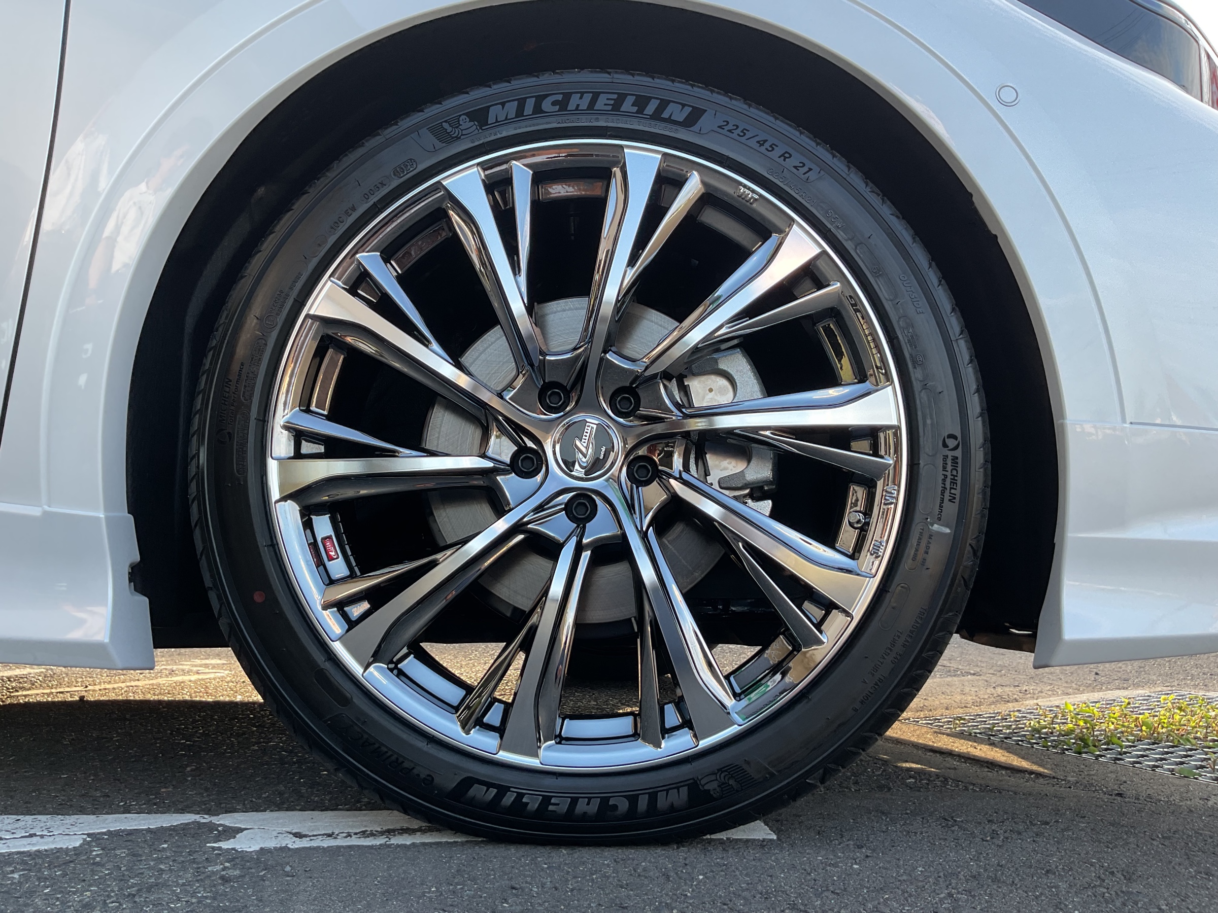 ありがとうございます！クラウンクロスオーバーにレオニス装着