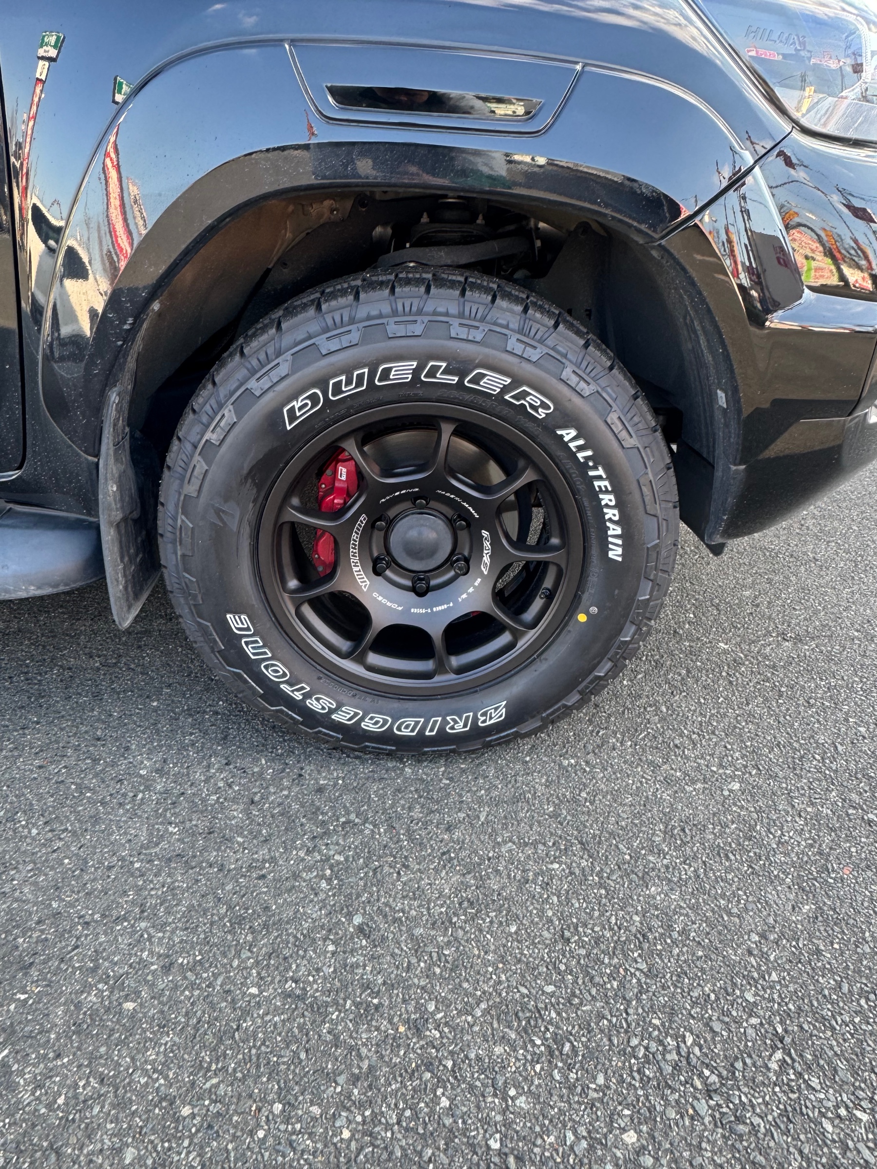 トヨタ ハイラックス】 タイヤ・ホイール交換作業 DUELER A/T002 265