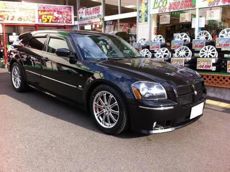 ダッジマグナムSRT-8にスタッドレスセット装着 | 店舗お
