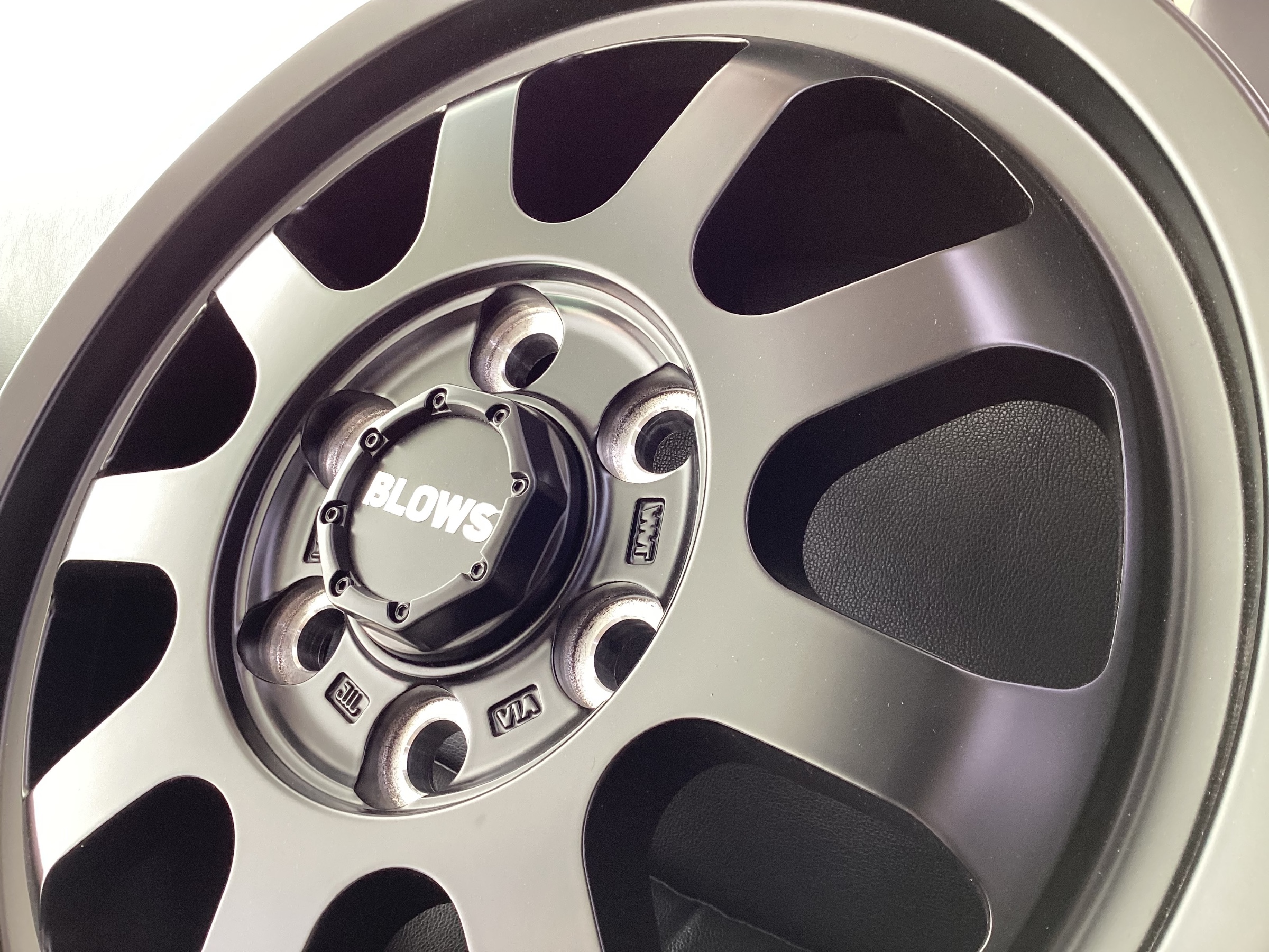 アルミホイール新商品情報】TOPY実業 「BLOWS ROV.9」カラーリング 
