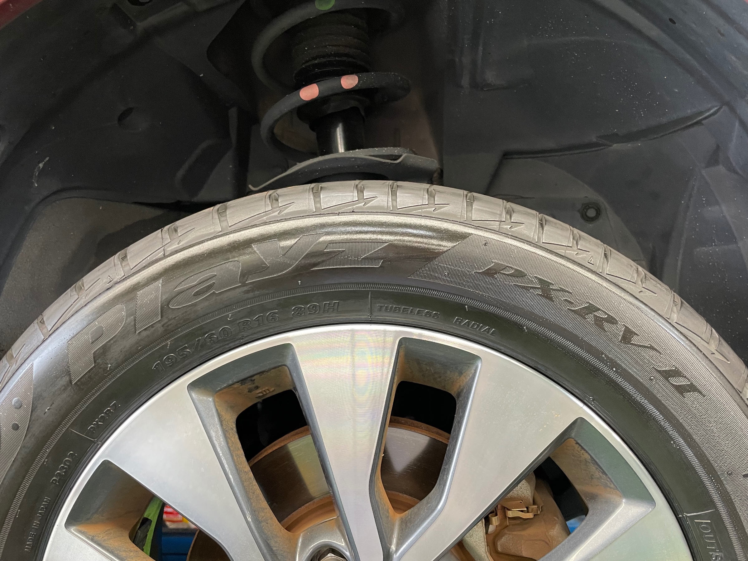 タイヤ館土山 日産 セレナ GFC27　タイヤ交換