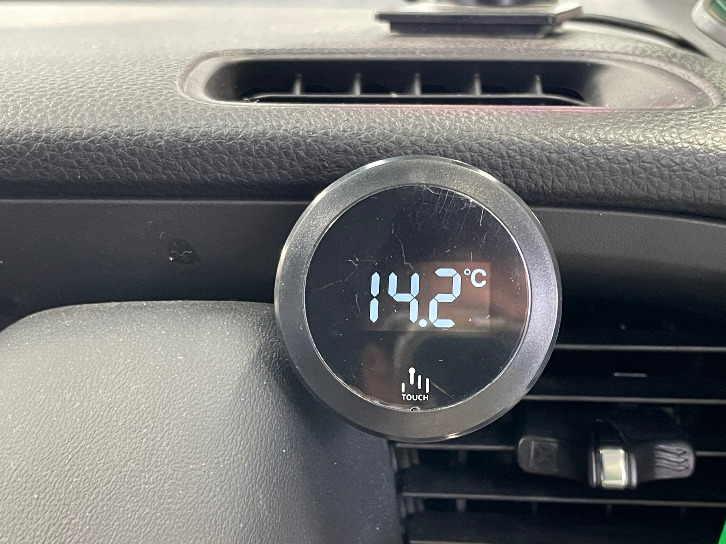 タイヤ館土山 ホンダ フィット HV GR3　エアコン添加剤施工（WAKO'S パワーエアコン）