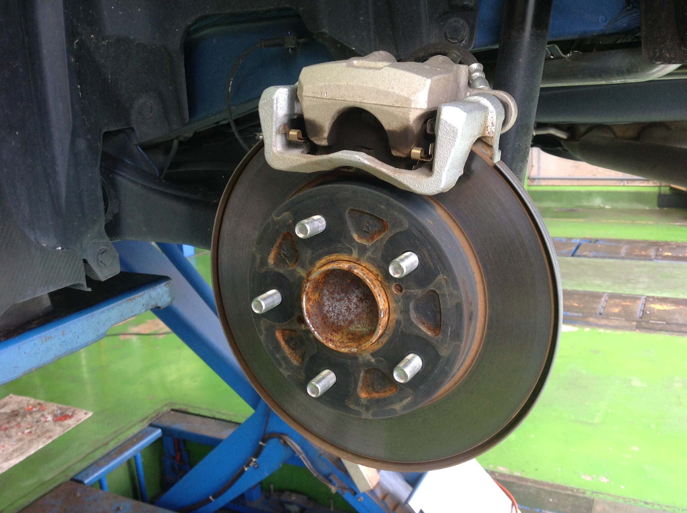 スイフトスポーツ ブレーキキャリパー塗装 | 店舗おススメ情報