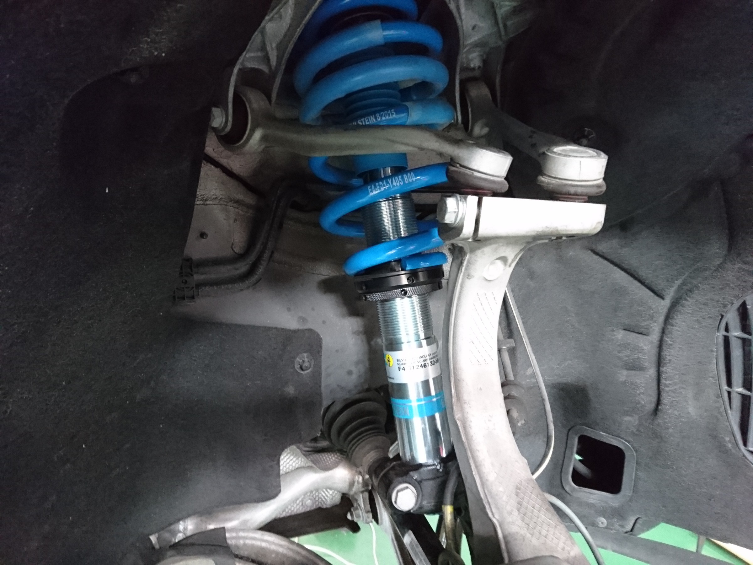 ポルシェ マカン 車高調 ポルシェ その他 パーツ取付 足回り関係取付 作業日記 タイヤ館 春日 タイヤからはじまる トータルカー メンテナンス タイヤ館グループ