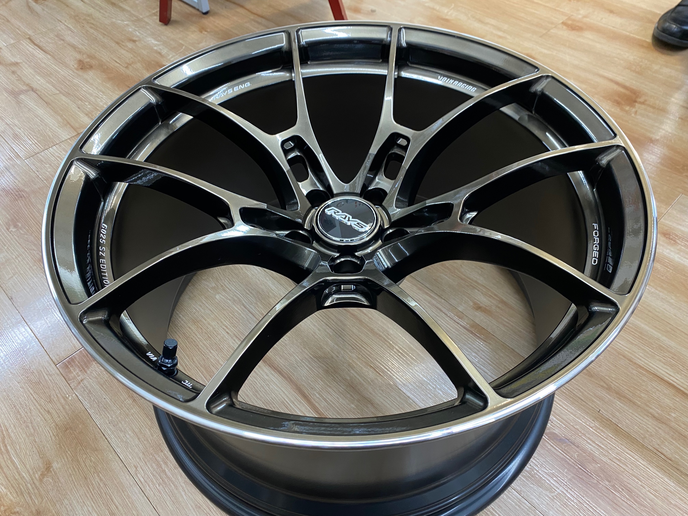 アルミホイール紹介〜RAYSさんのVOLK RACING G025 SZ EDITION | 店舗お