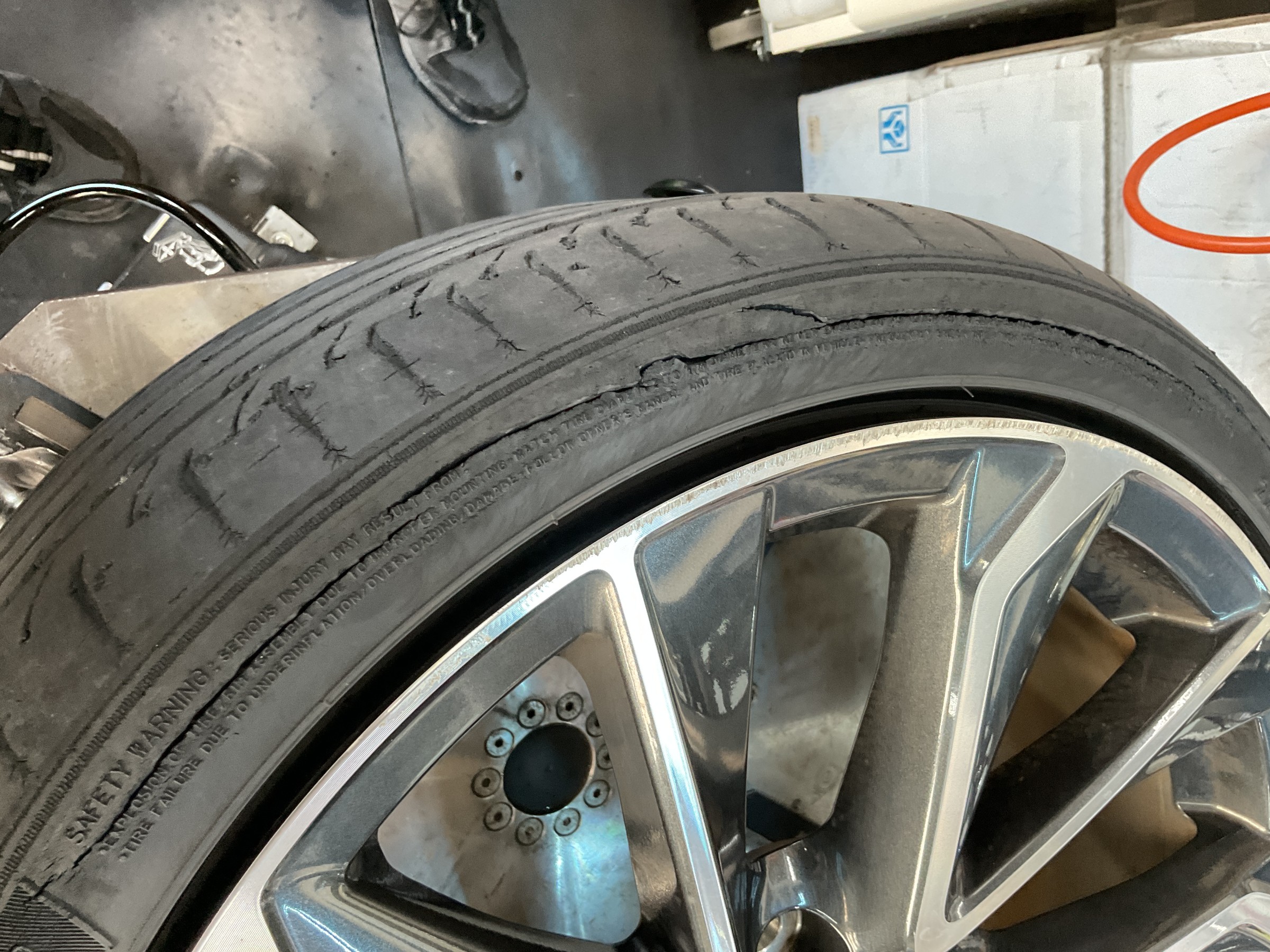 タイヤ交換　タイヤ館三原