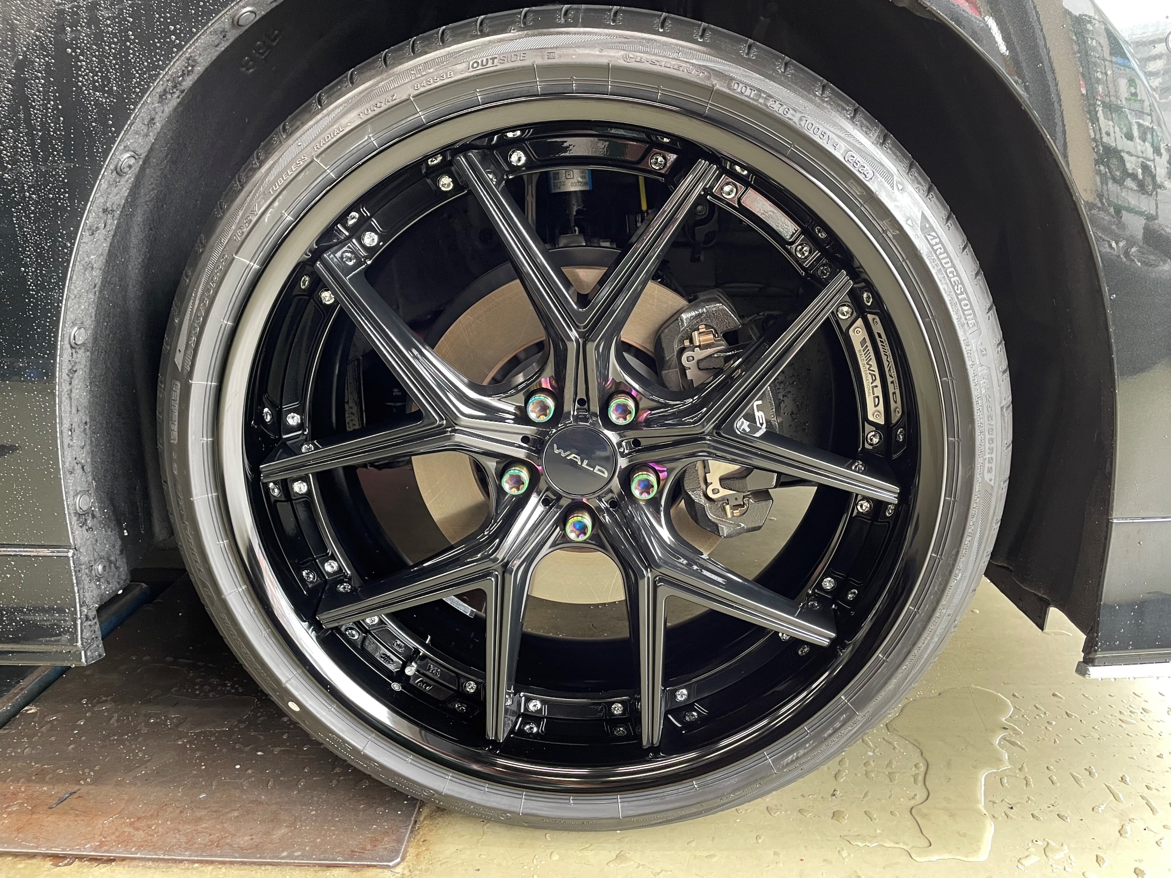 タイヤ・ホイール B*Z [No3] LM1 レクサス LM タイヤホイール交換 | 店舗おススメ情報 | タイヤ館