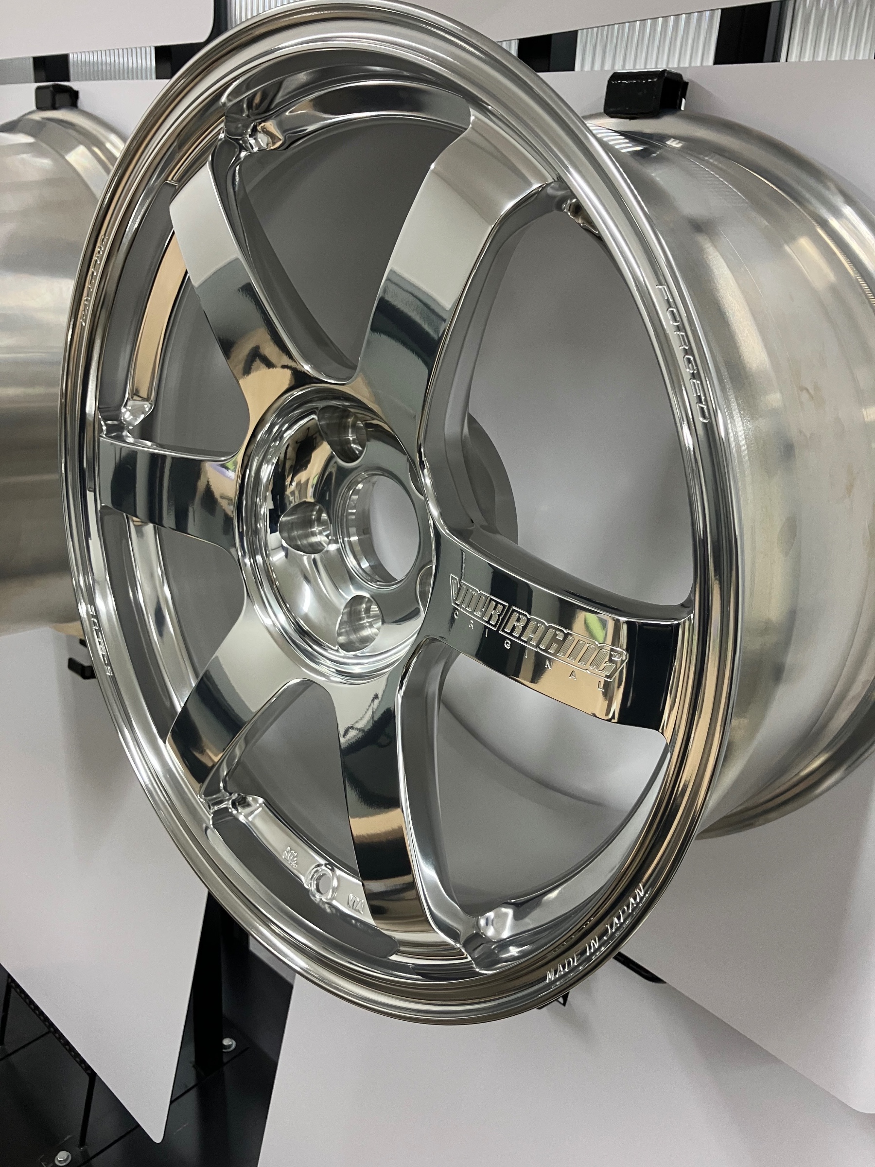 レイズのボルクレーシングホイールに、新しいカラーの誕生