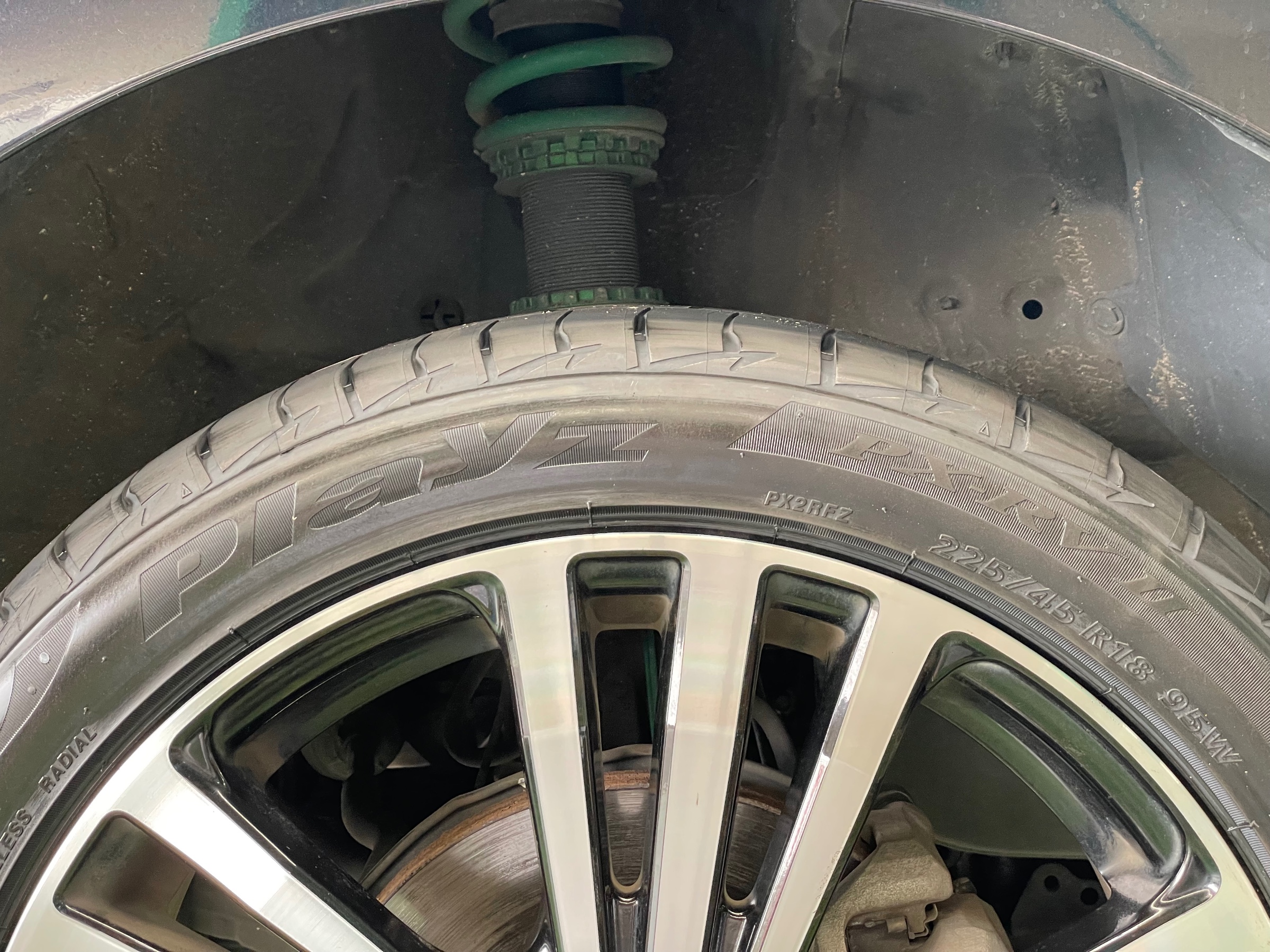 タイヤ館土山 ホンダ オデッセイ RC1　タイヤ交換