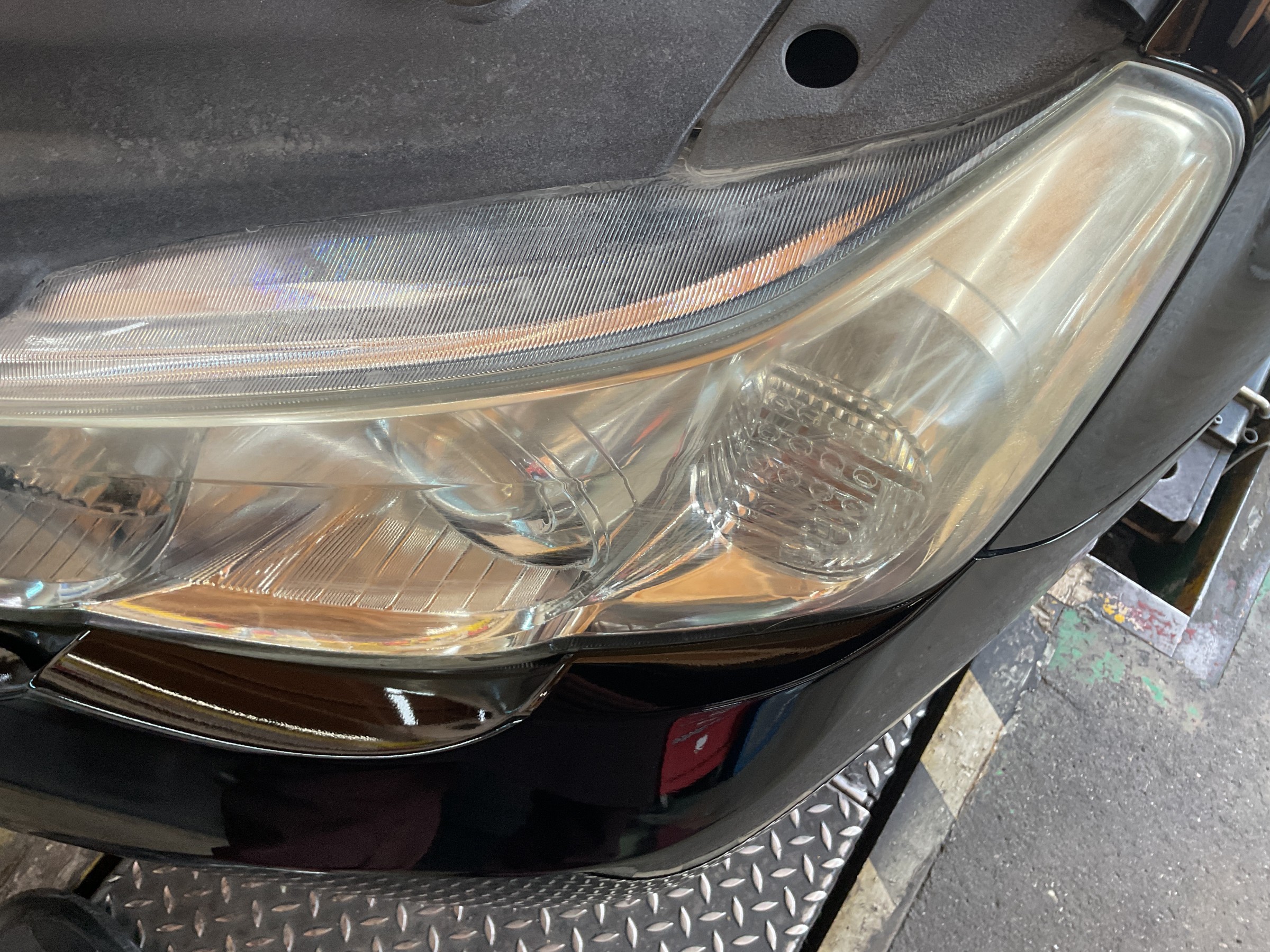 タイヤ館三原　ヘッドライトコーティング