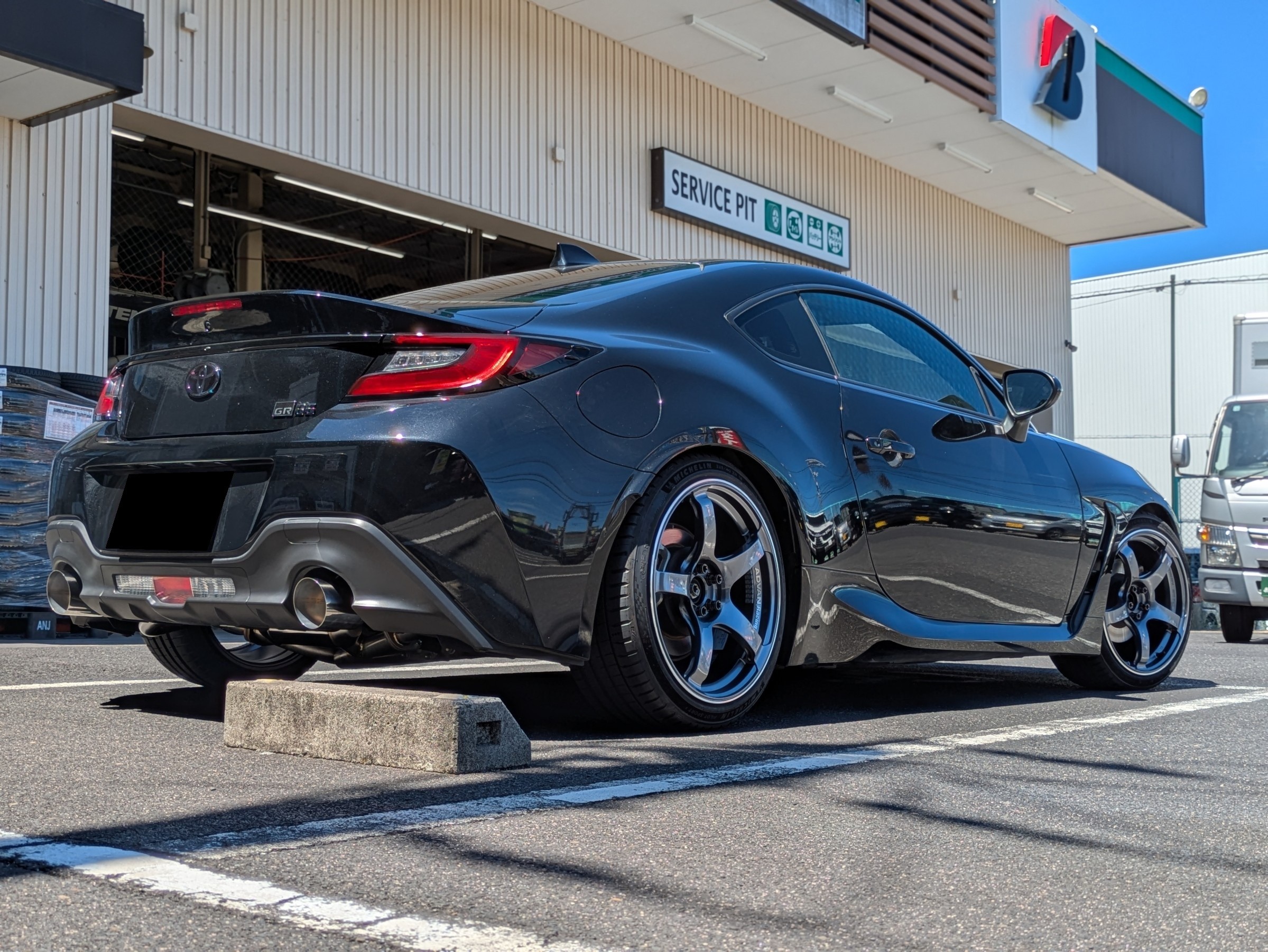 GR86の走りをワクワクさせる車高調あります！【ST・XA】 | 店舗お