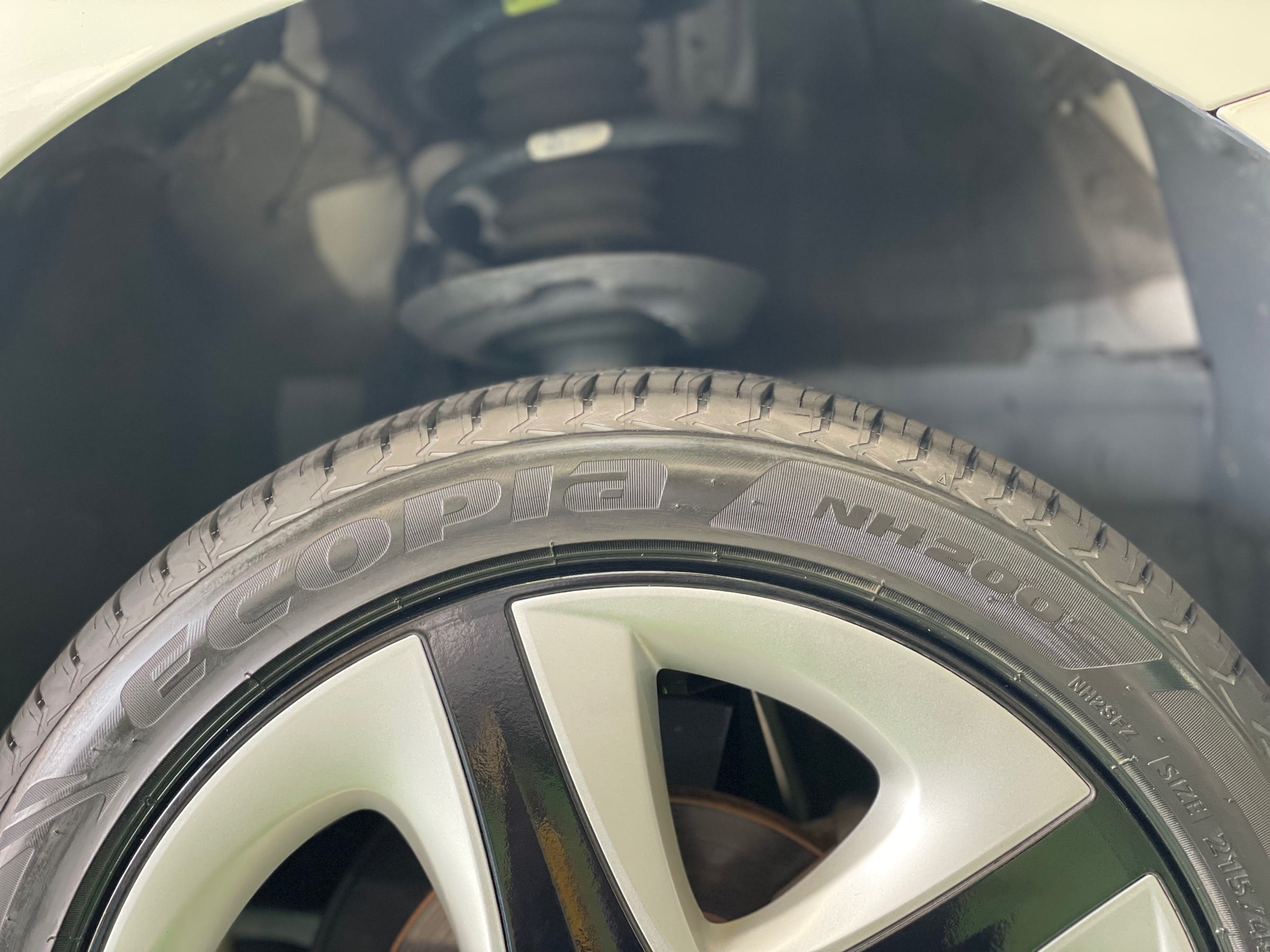 タイヤ館土山 トヨタ プリウス ZVW50　タイヤ交換