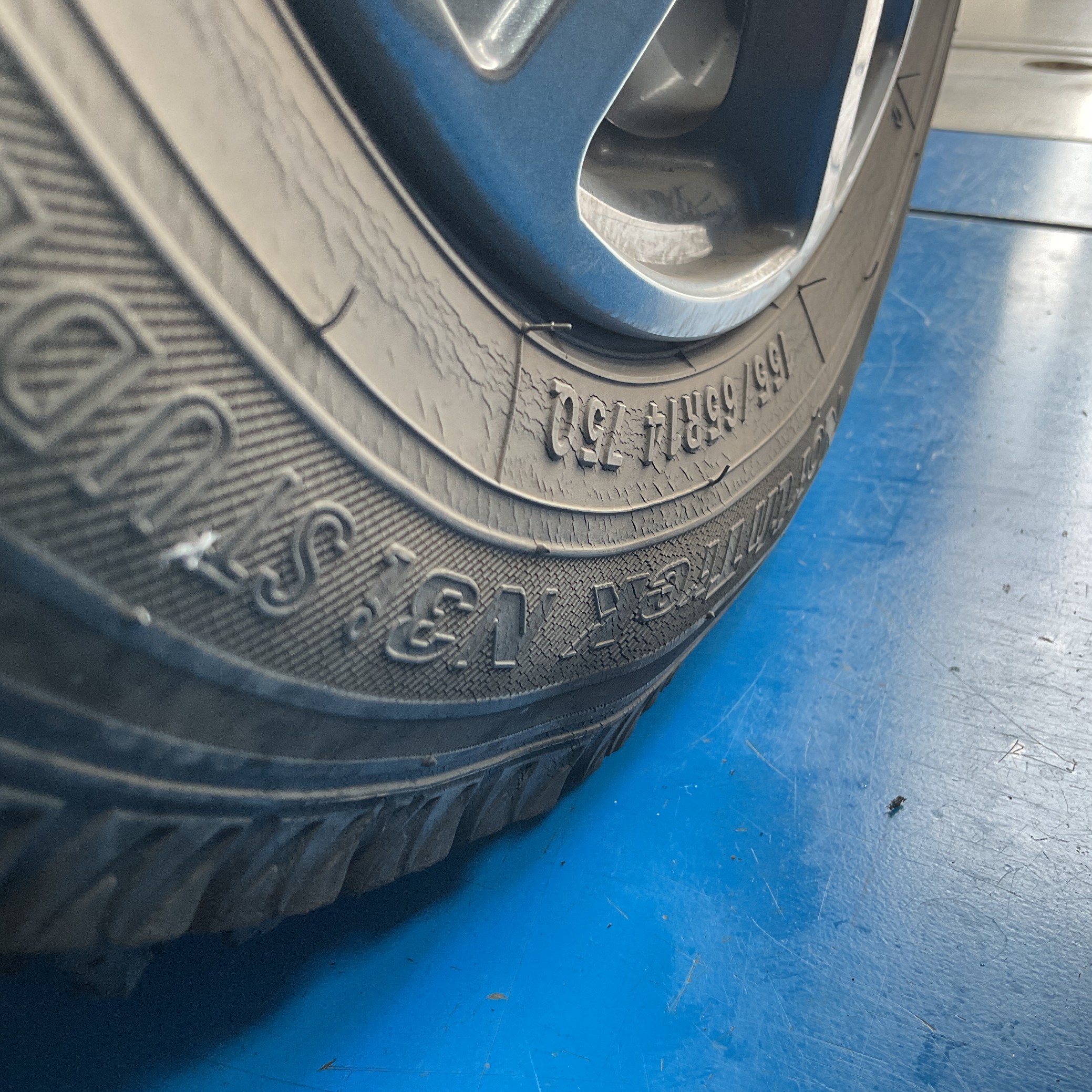 タイヤ交換　タイヤ館三原