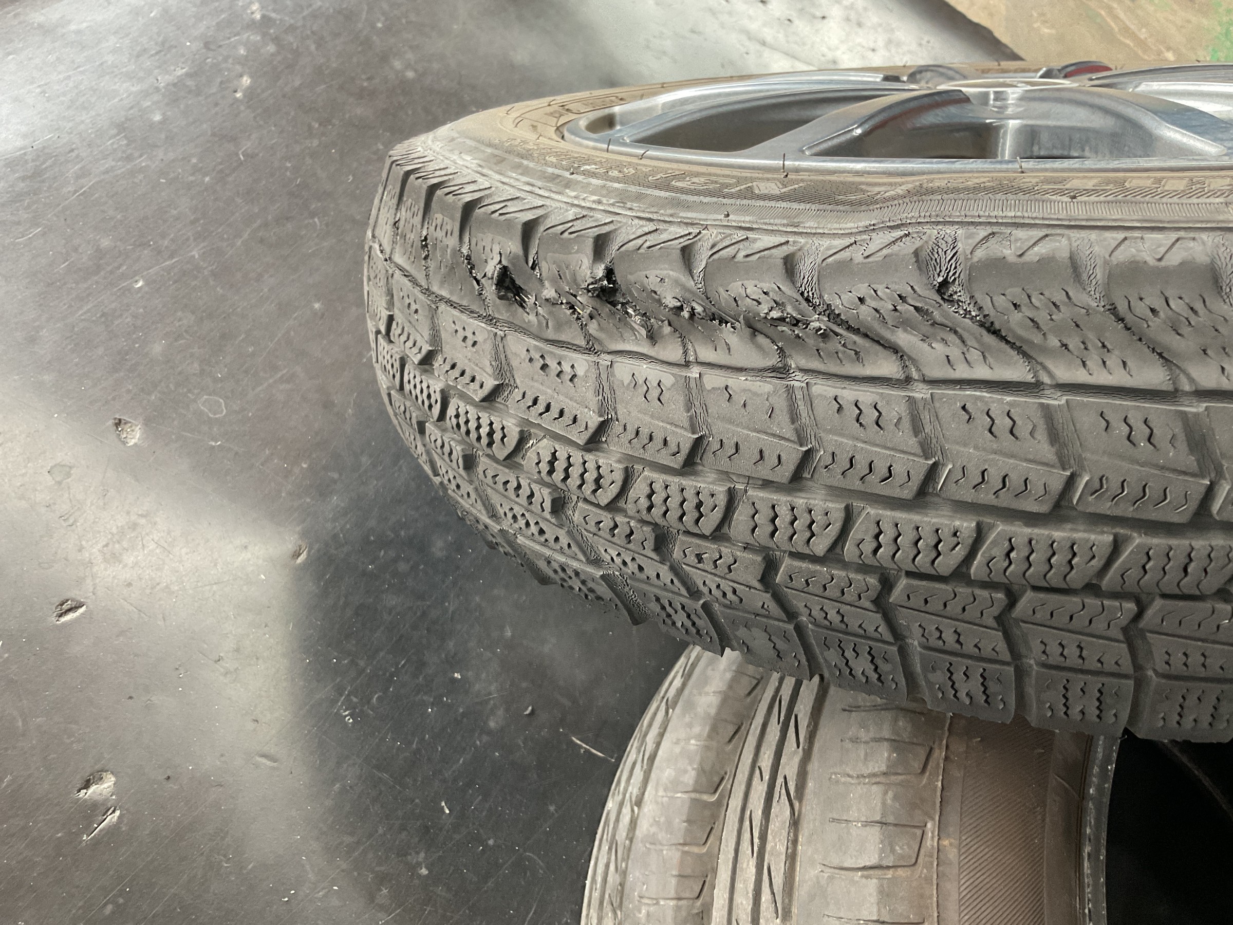 タイヤ交換　タイヤ館三原