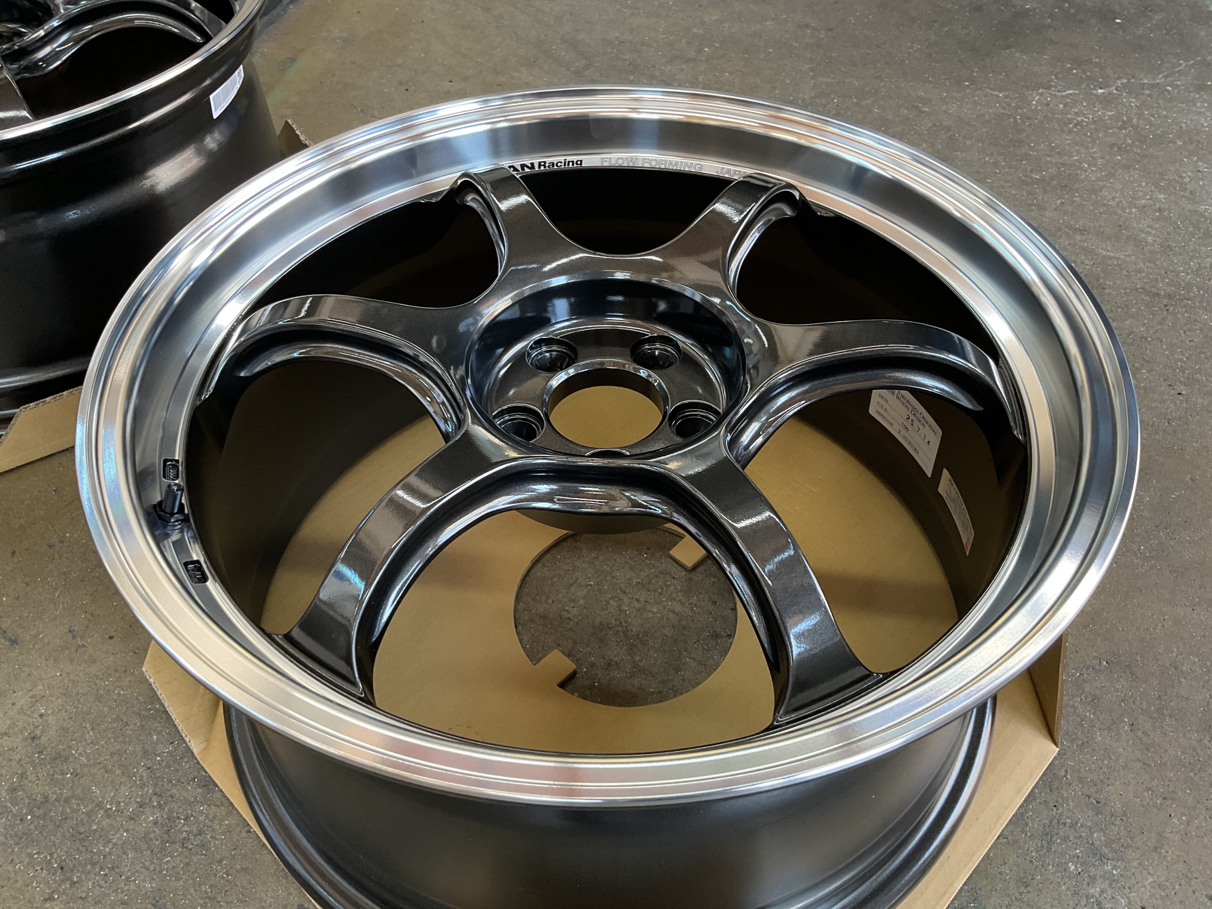 タイヤ館三原　ホイール取付