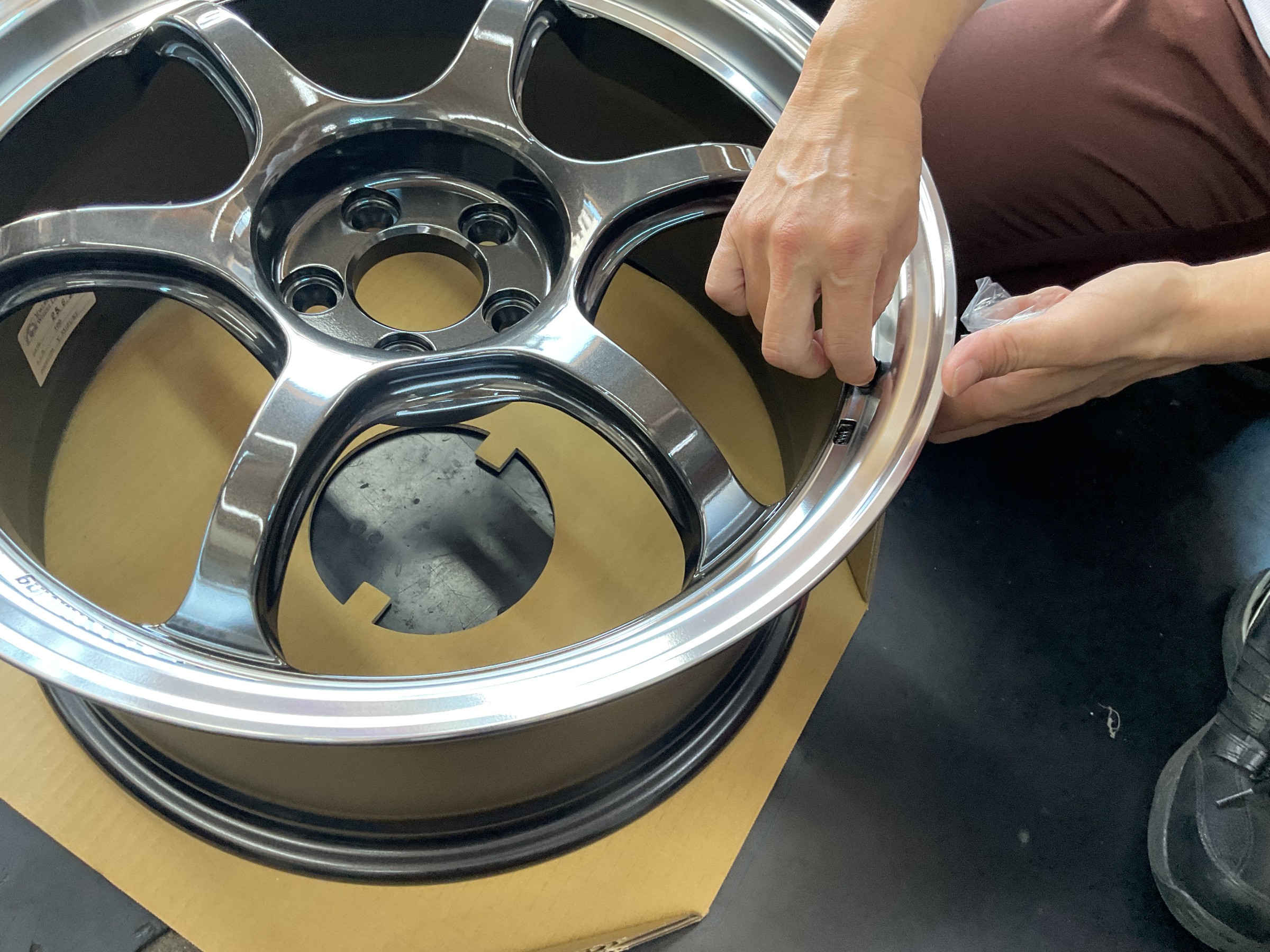 タイヤ館三原　ホイール取付