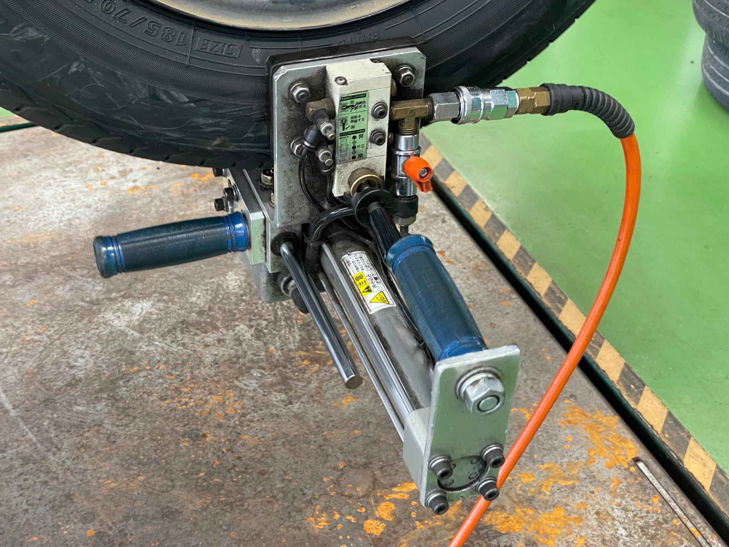 タイヤ館土山 日産 ノート E12　タイヤ交換 センターフィット