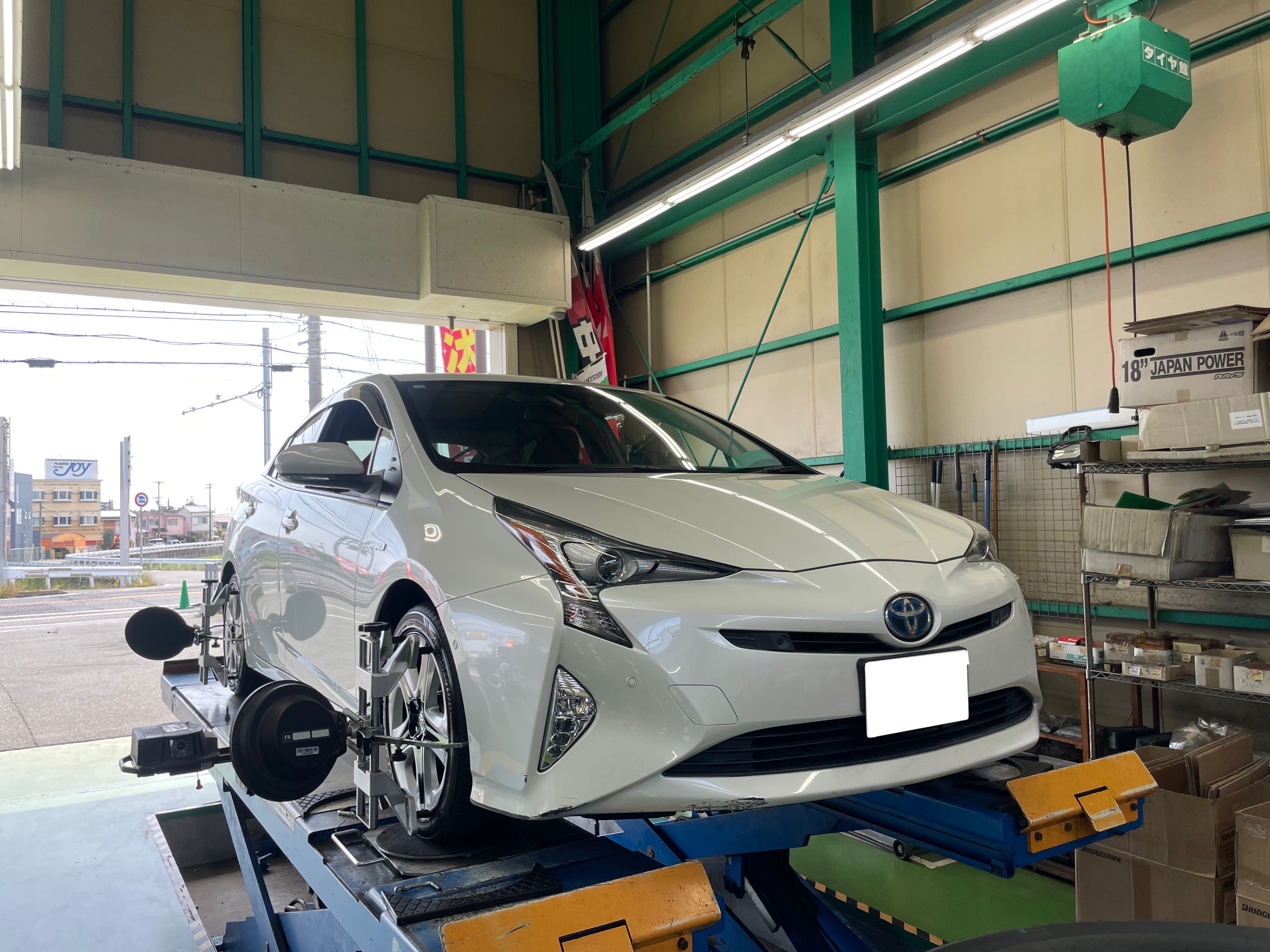 タイヤ館土山　トヨタ プリウス ZVW50　アライメント調整