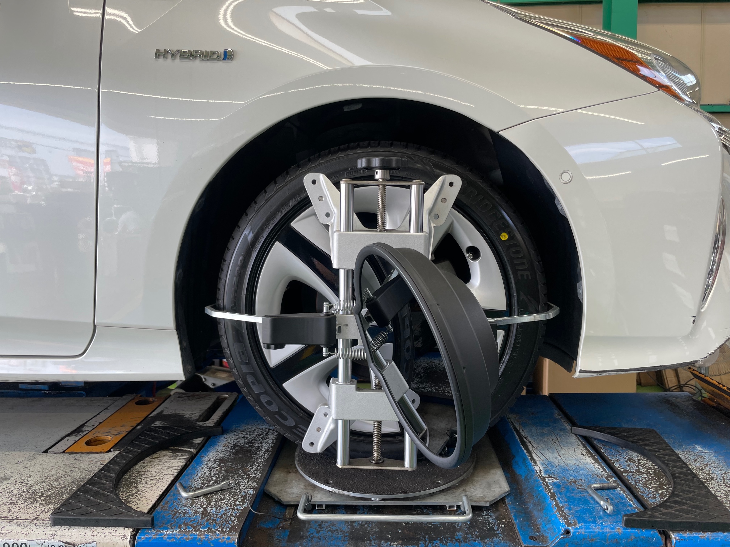 タイヤ館土山　トヨタ プリウス ZVW50　アライメント調整