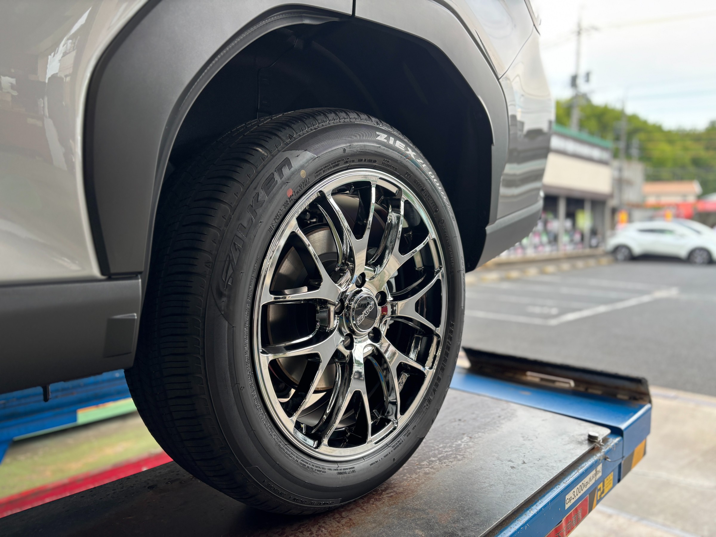 新型フォレスタータイヤホイール スバルフォレスター タイヤホイール