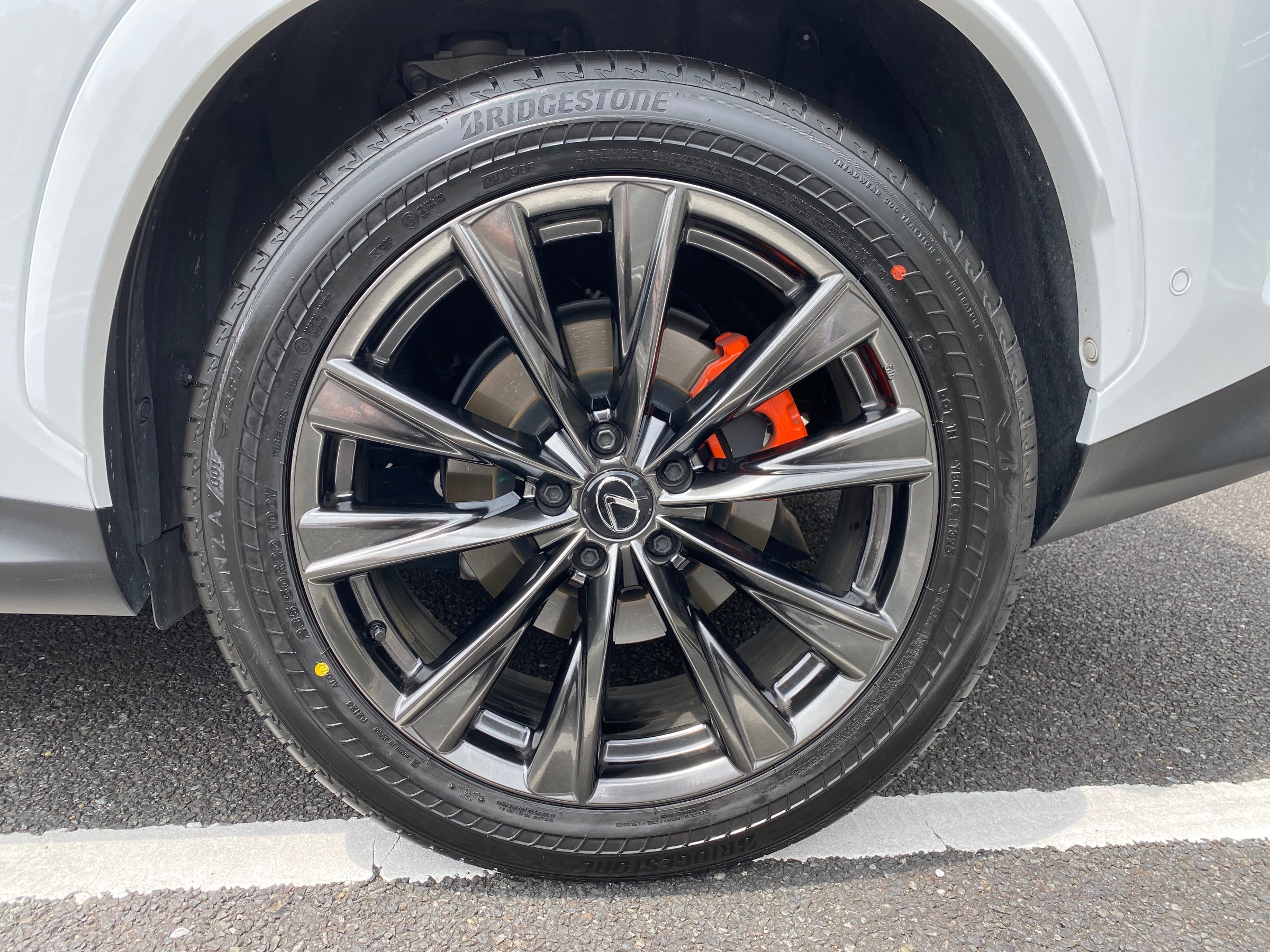 レクサスNX純正ランフラットタイヤ レクサスの新型「NX」新車装着用タイヤにブリヂストンのランフラット