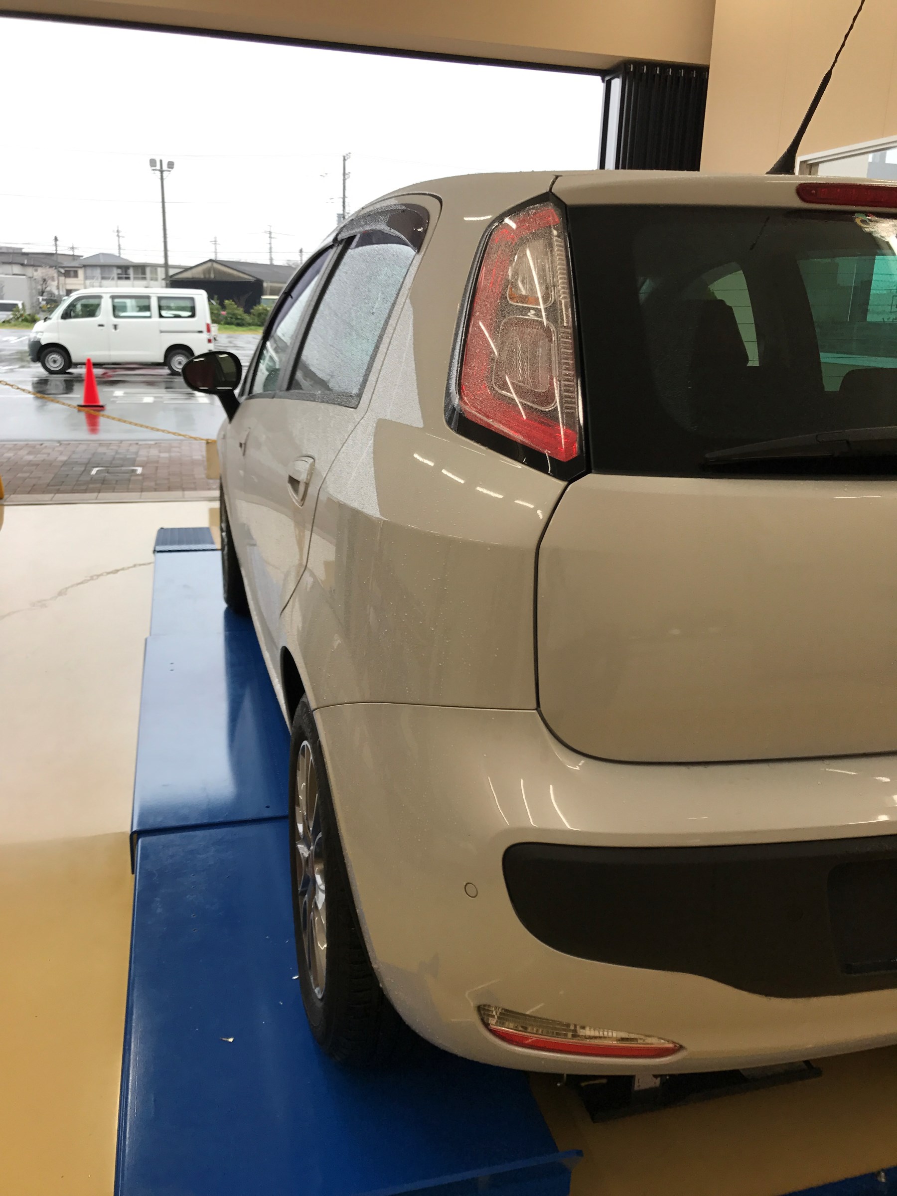 高質で安価 FIAT Punt サイドバイザー 176系 5 Dr フロント左右 fucoa.cl