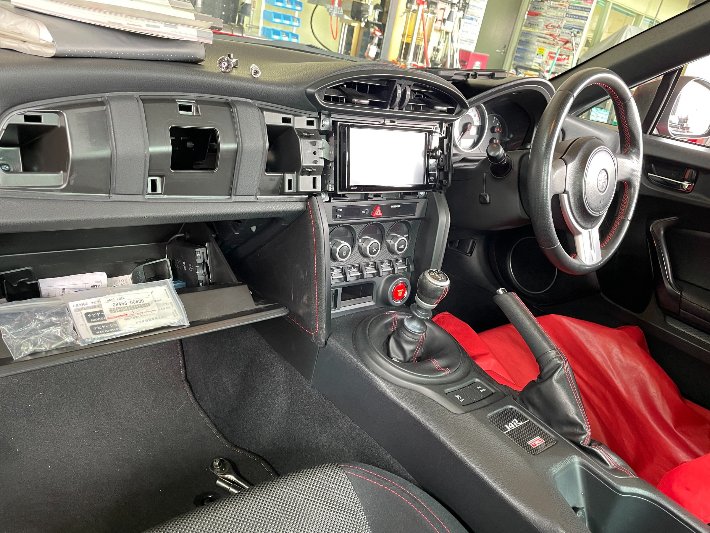 TOYOTA 86(ZN6)14R ディスプレイオーディオ取付！Pioneer | 店舗