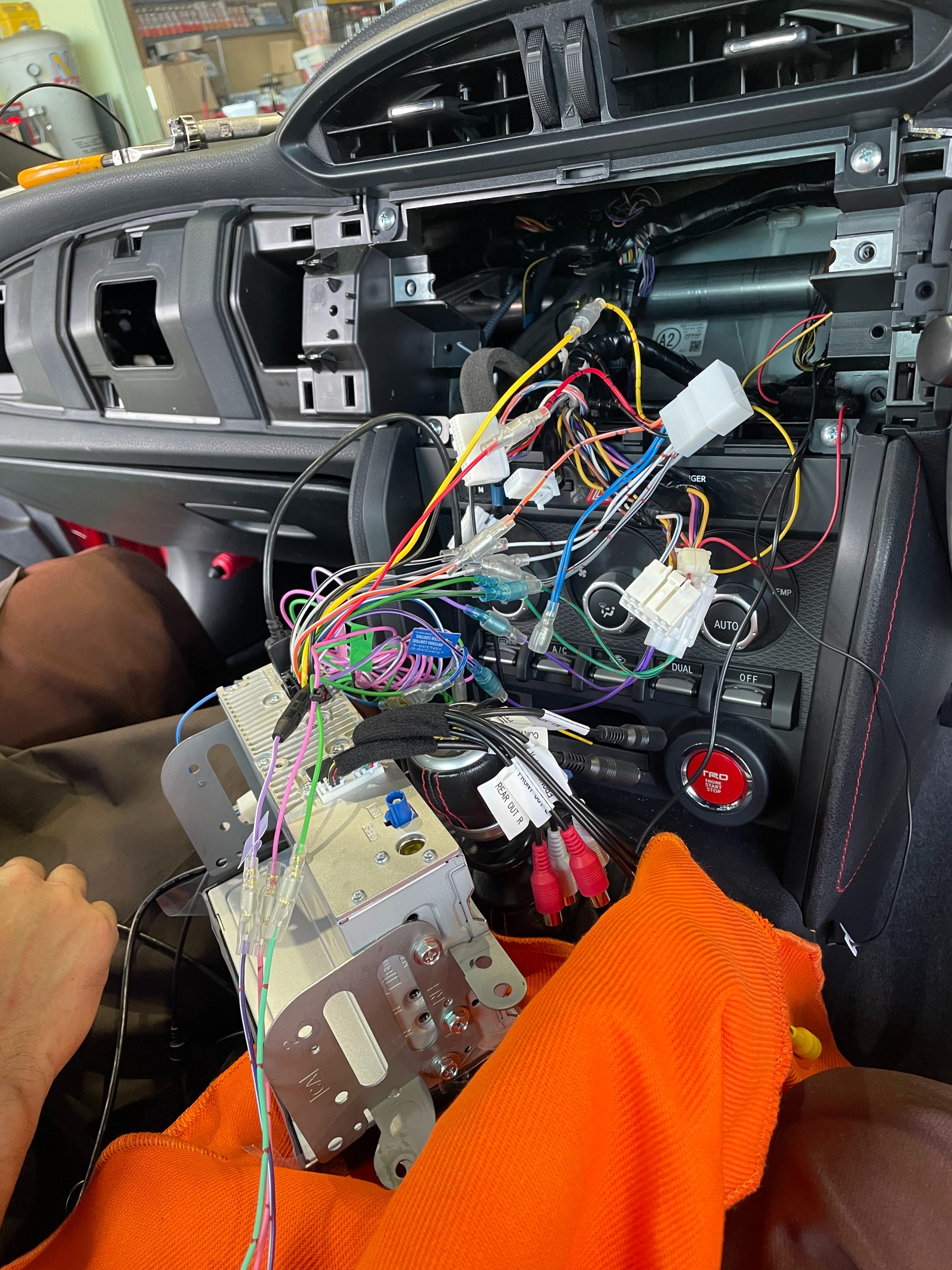 とと。様♪♪専用お取り置き TOYOTA 86(ZN6)14R ディスプレイオーディオ取付！Pioneer | 店舗