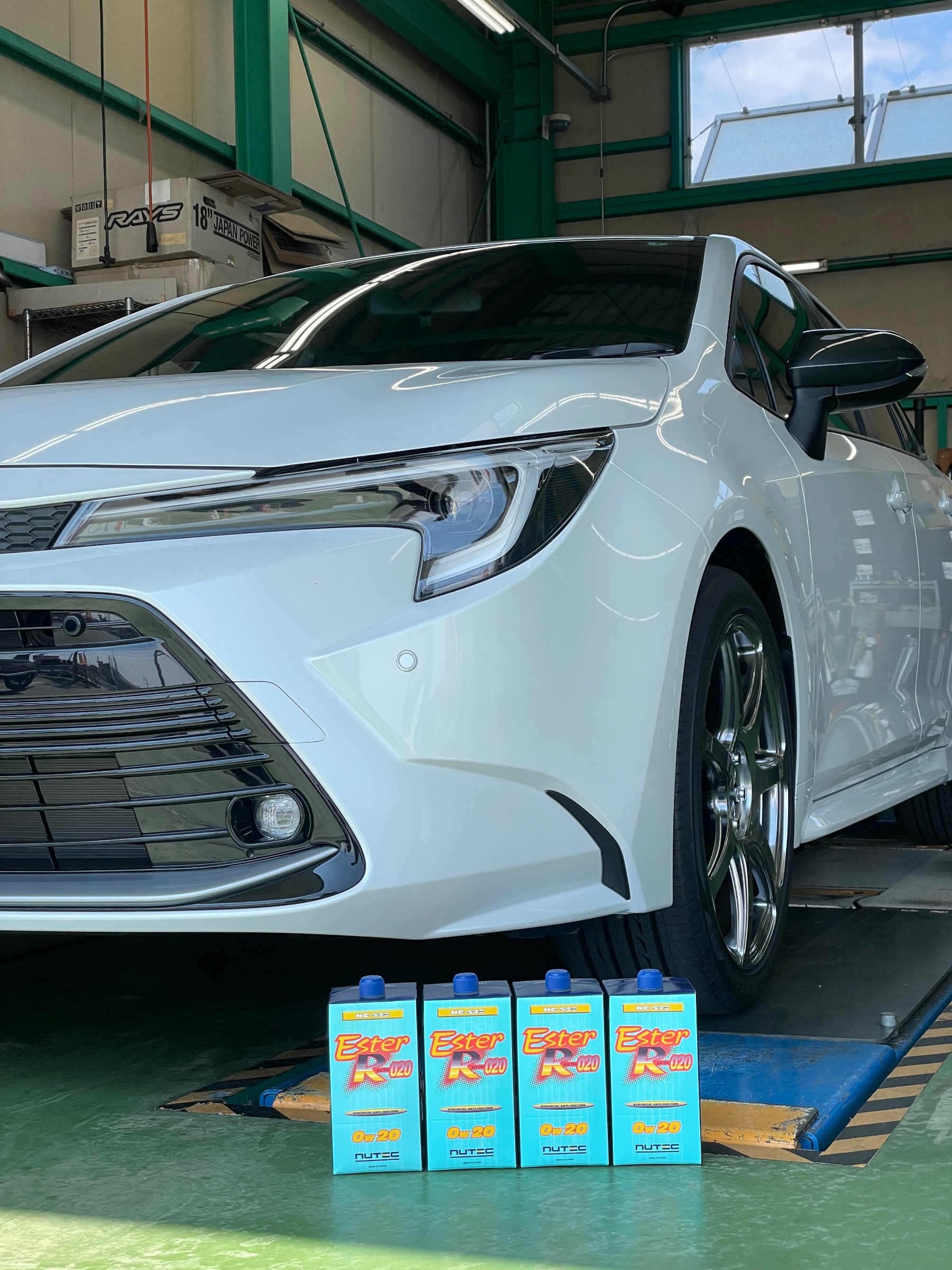 タイヤ館土山 トヨタ カローラツーリング ZWE219W エンジンオイル交換