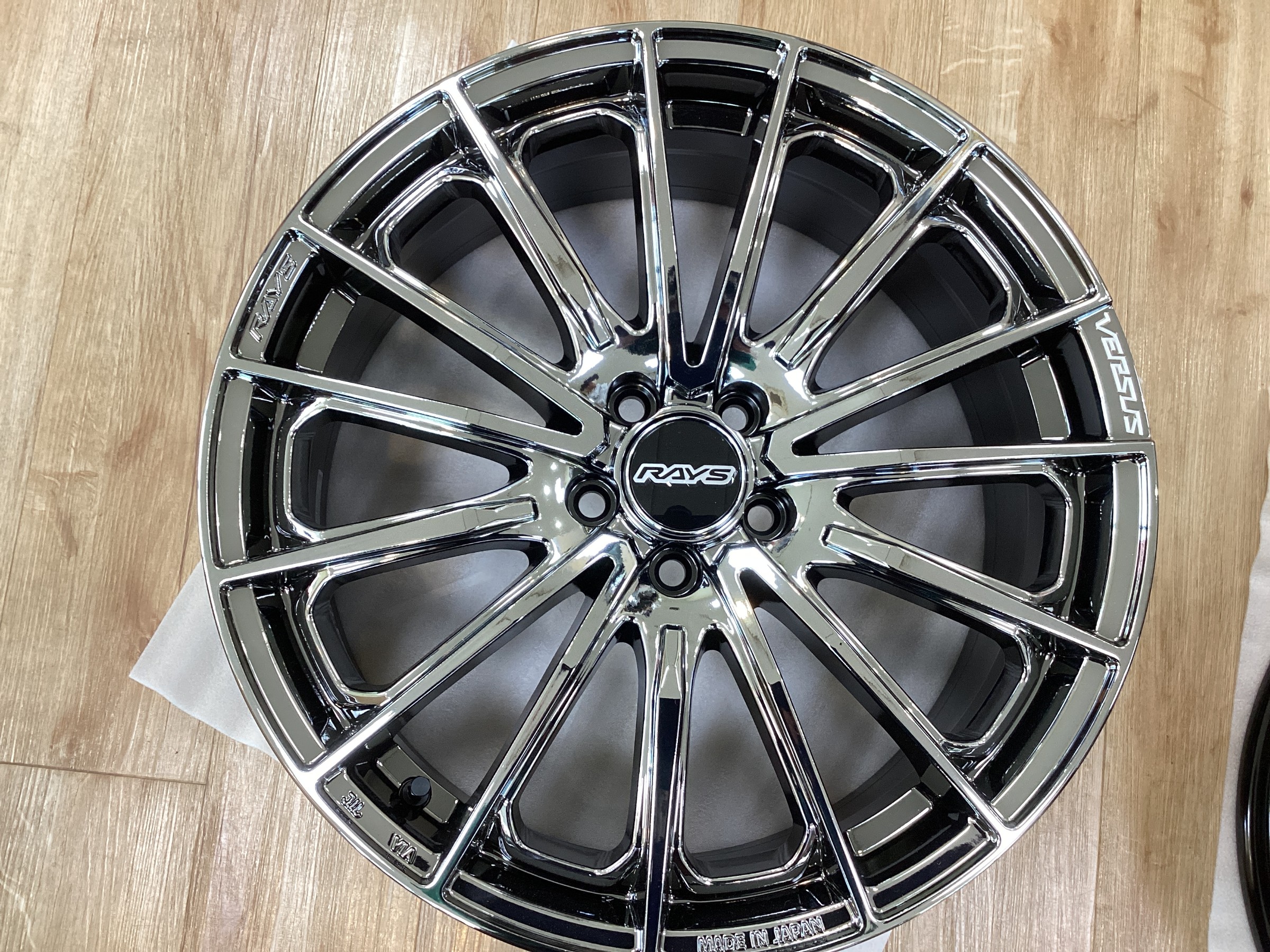 人気ホイールの新モデルをご紹介！RAYS【VERSUS VOUGE SE】 | 店舗お