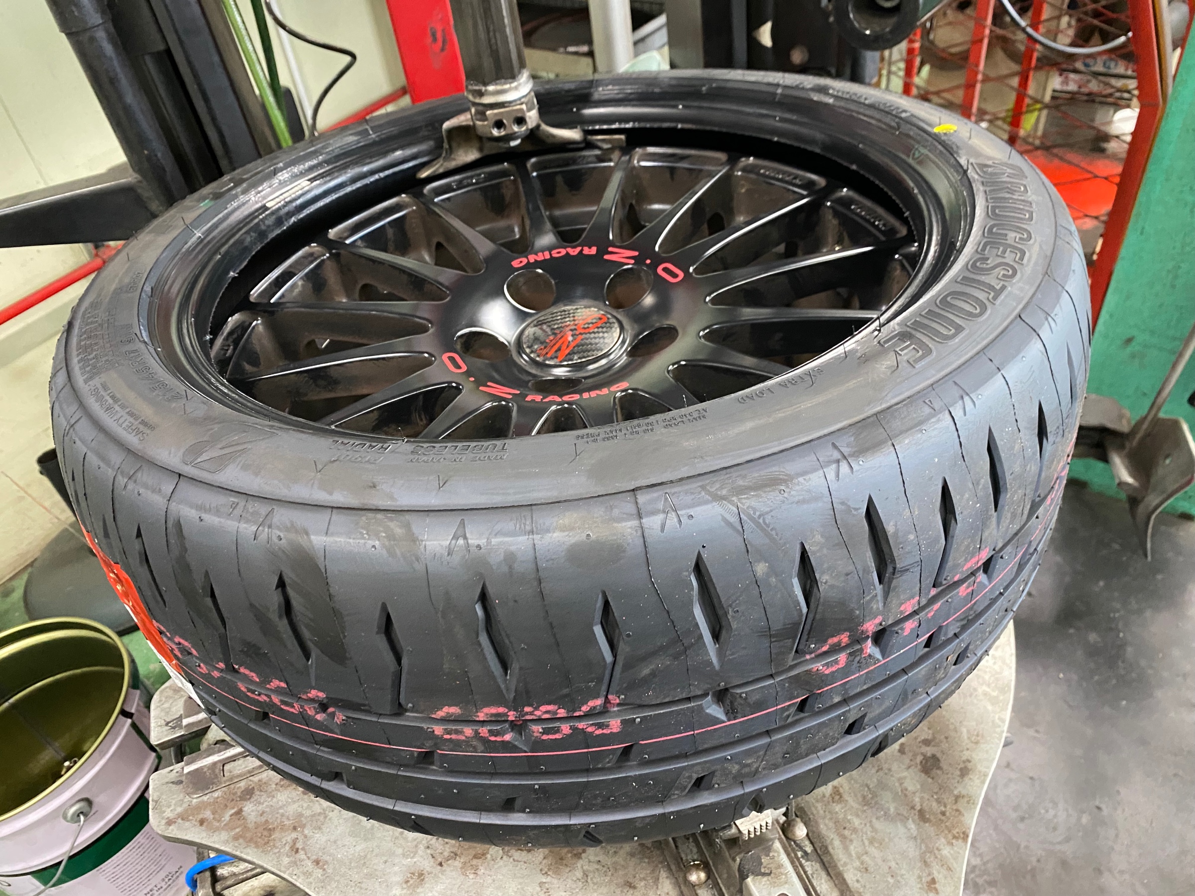 　　ブリヂストン　タイヤ館下松　タイヤ交換　アルミホイール　オイル交換　バッテリー交換　ワイパー交換　エアコンフィルター交換　アライメント調整　国産車　輸入車　下松市　周南市　徳山　柳井　熊毛　光　玖珂　周東　　