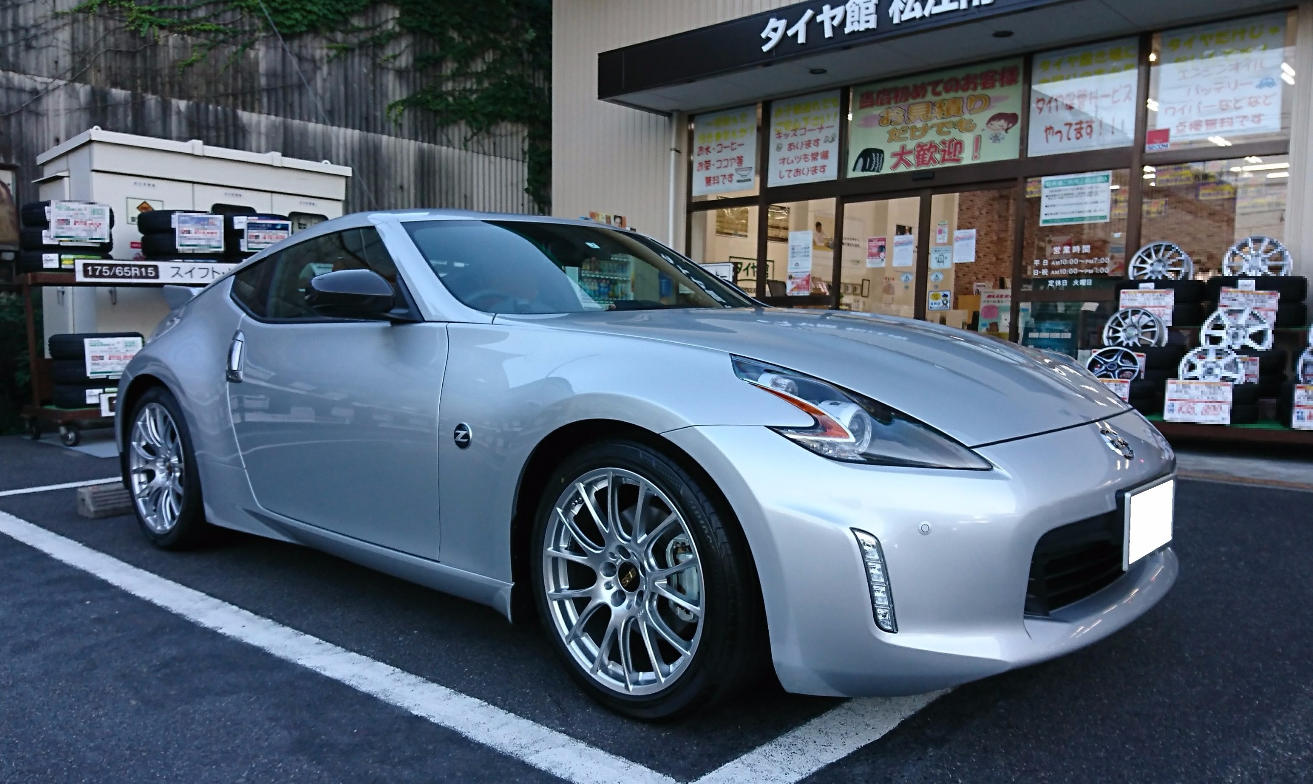 フェアレディZ(Z34)ホイール交換! | 店舗おススメ情報 フェアレディZ(Z34)ホイール交換! | 店舗おススメ情報