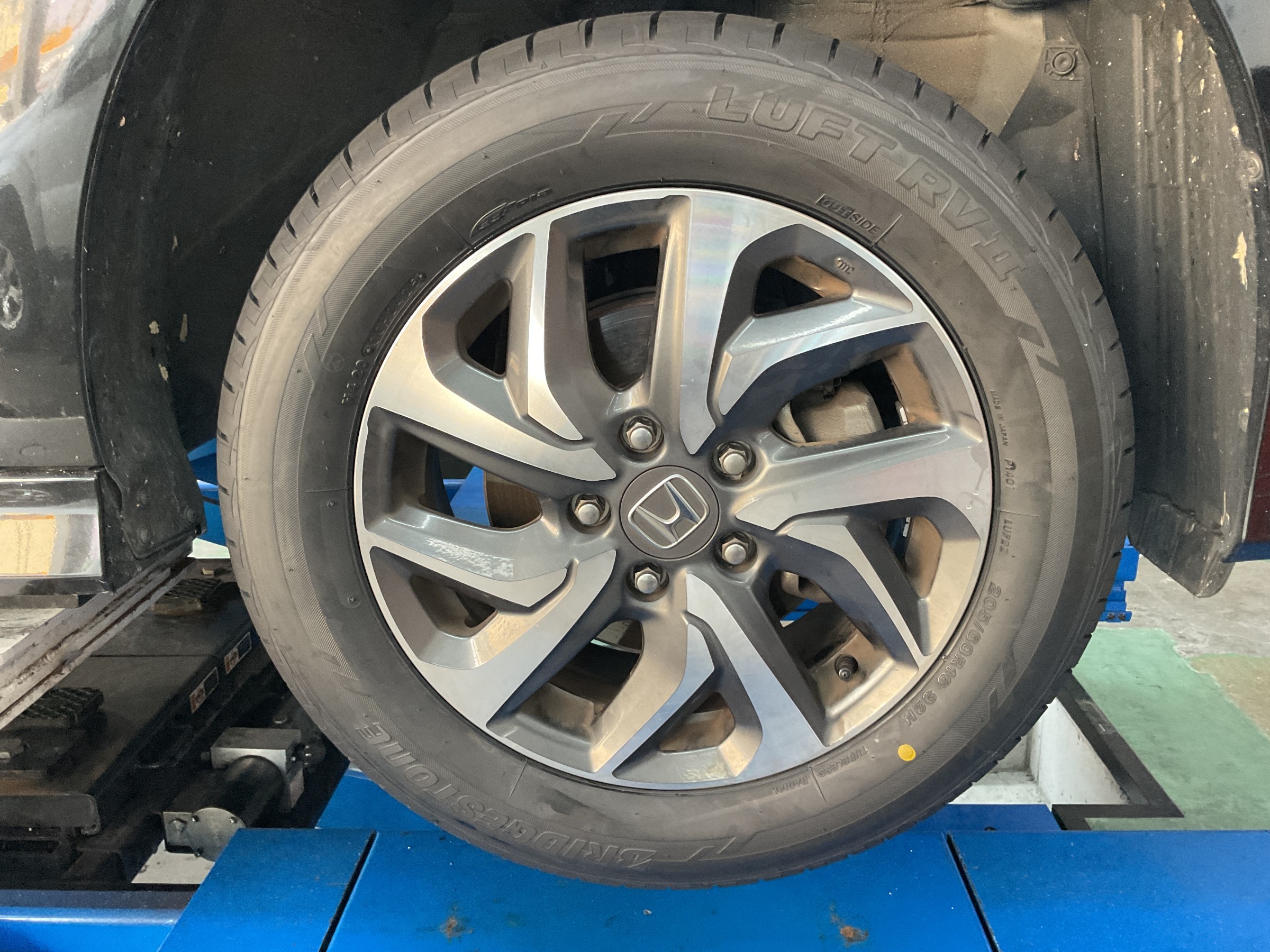 タイヤ交換　タイヤ館三原