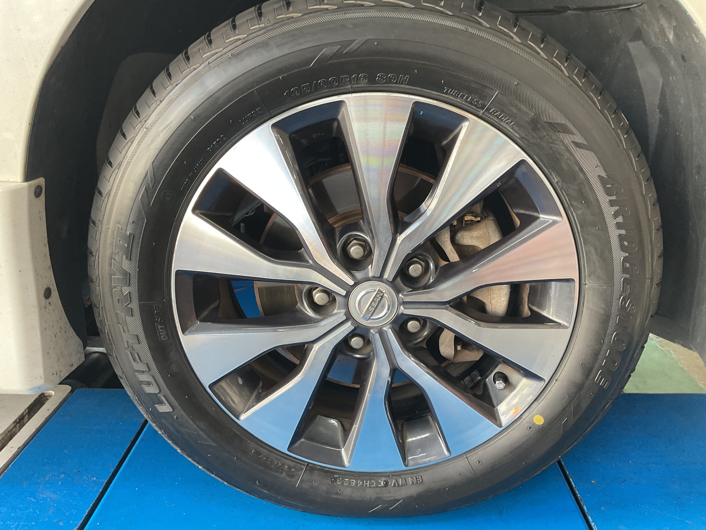 タイヤ交換　タイヤ館三原