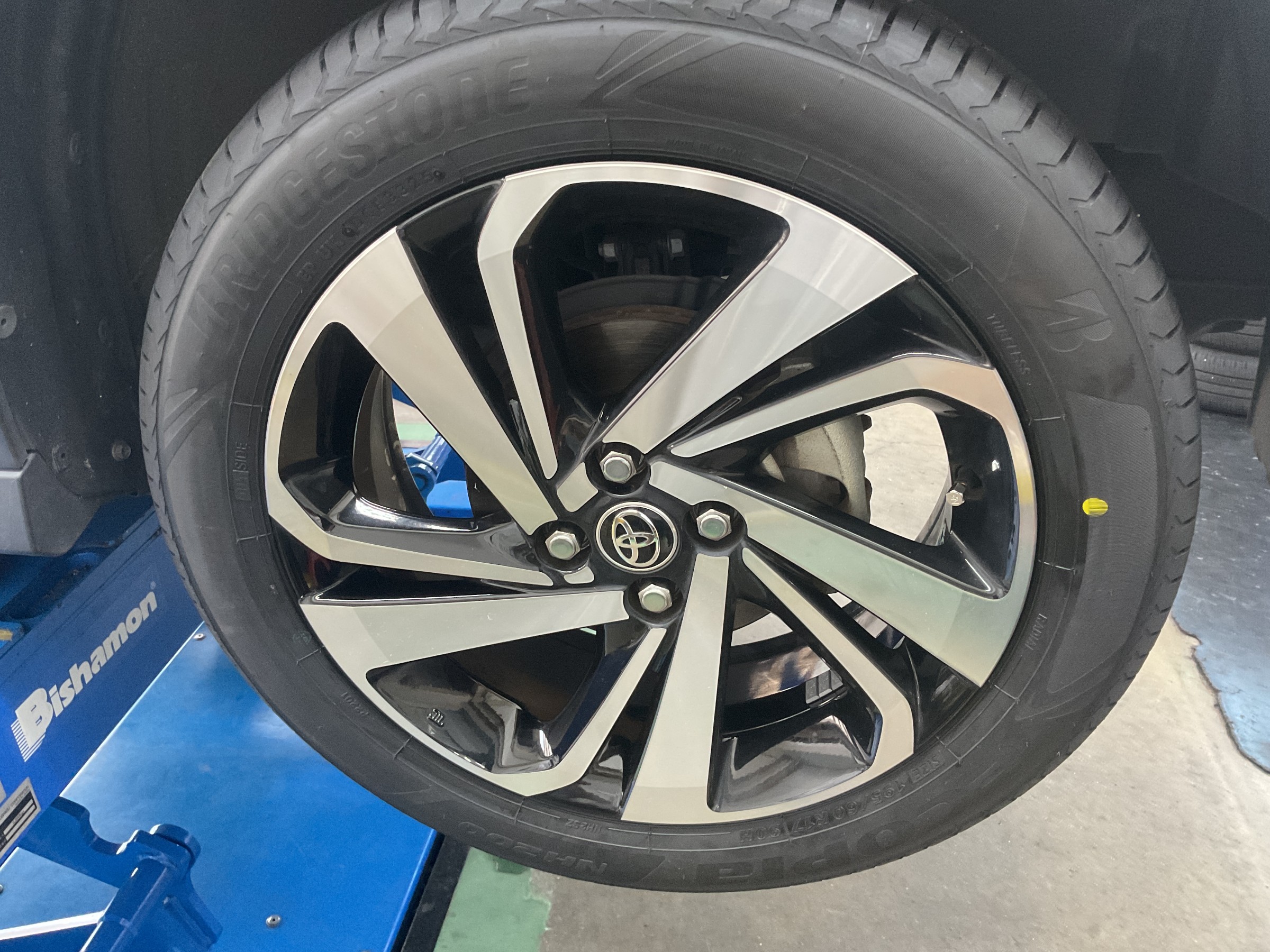 タイヤ交換　タイヤ館三原