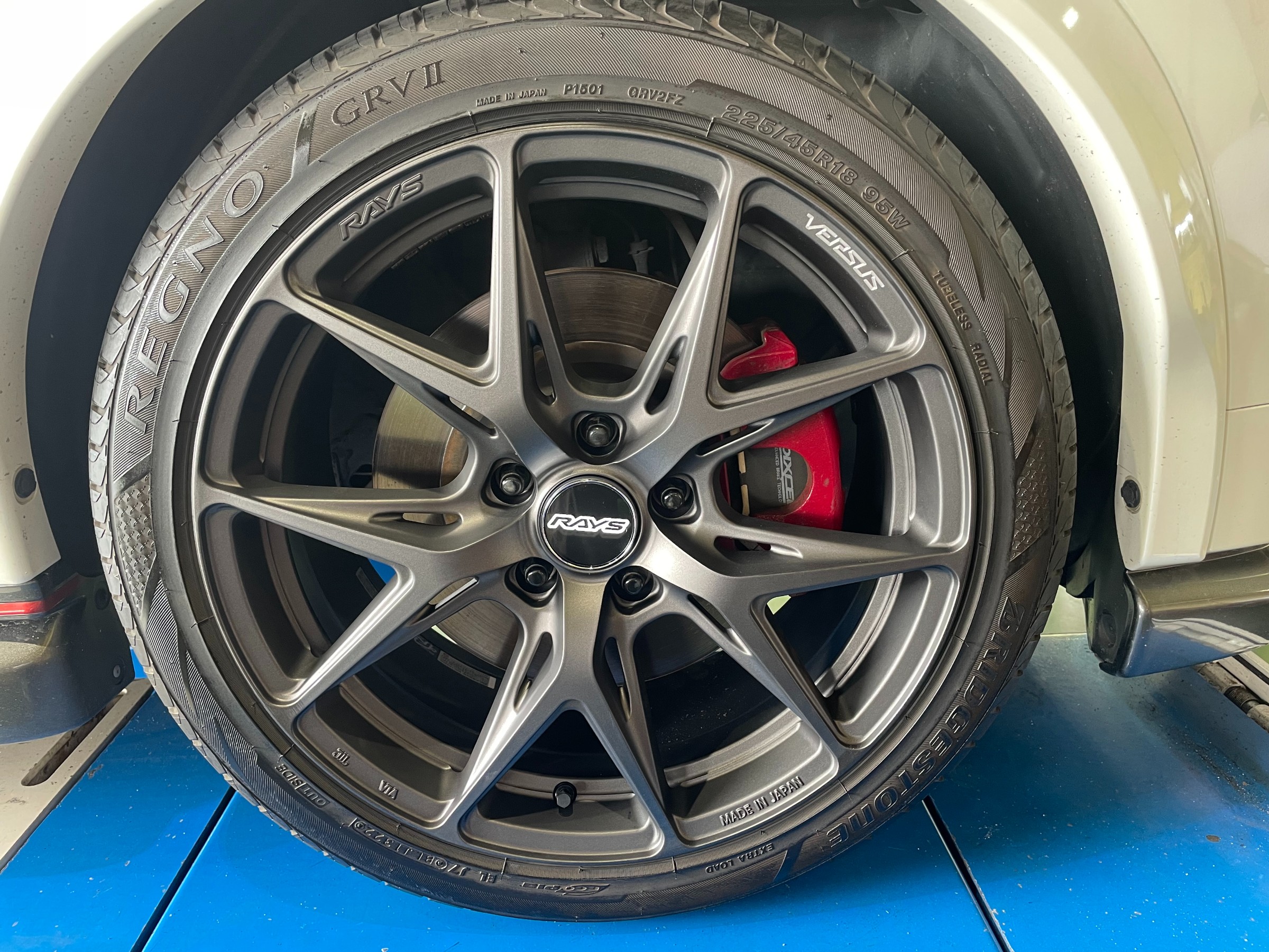 RAYS】ジュークNISMO RSにヴェルサス VV21Sを履く！！ | 店舗おススメ