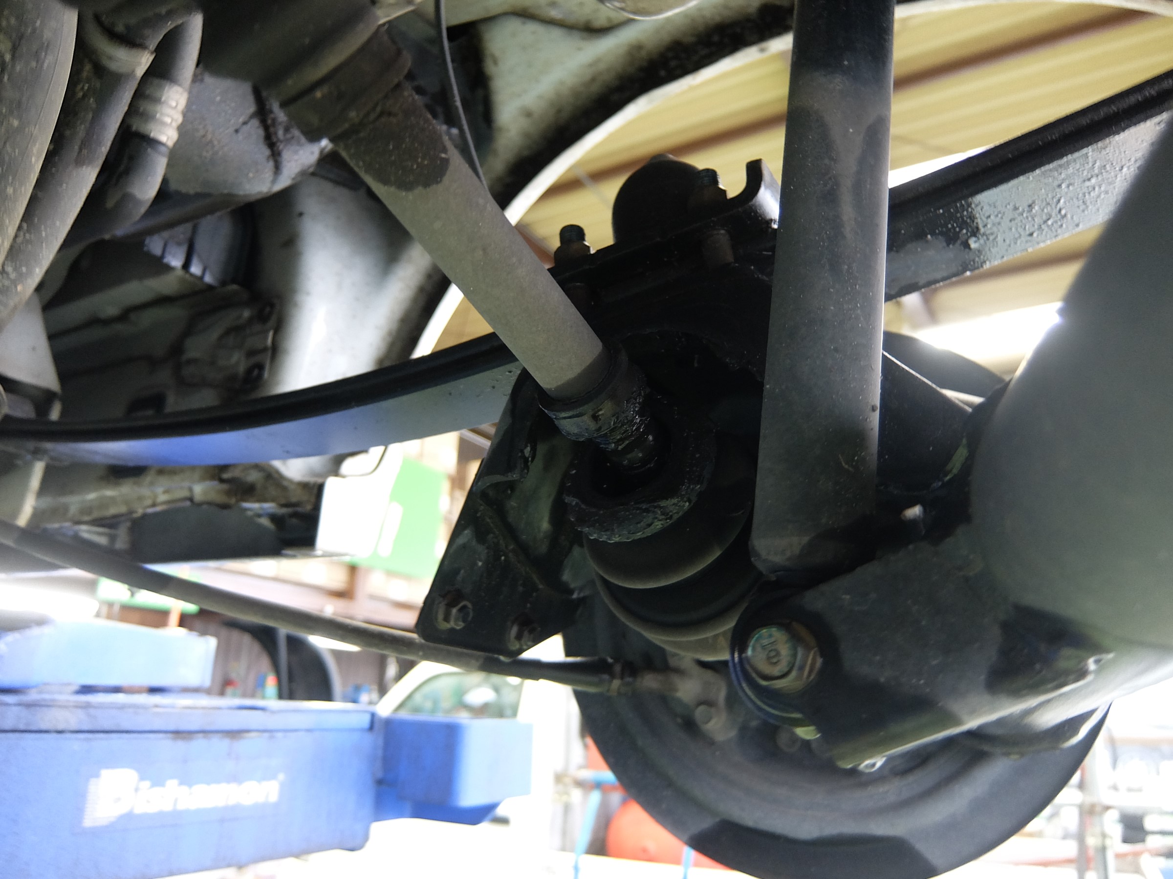 ホンダ・バモス】ﾄﾞﾗｲﾌﾞｼｬﾌﾄﾌﾞｰﾂ交換 | ホンダ バモス メンテナンス商品 パーツ取付 > 足回り関係取付 | サービス事例 | タイヤ館  うしく上柏田 | 茨城県のタイヤ、カー用品ショップ タイヤからはじまる、トータルカーメンテナンス タイヤ館グループ
