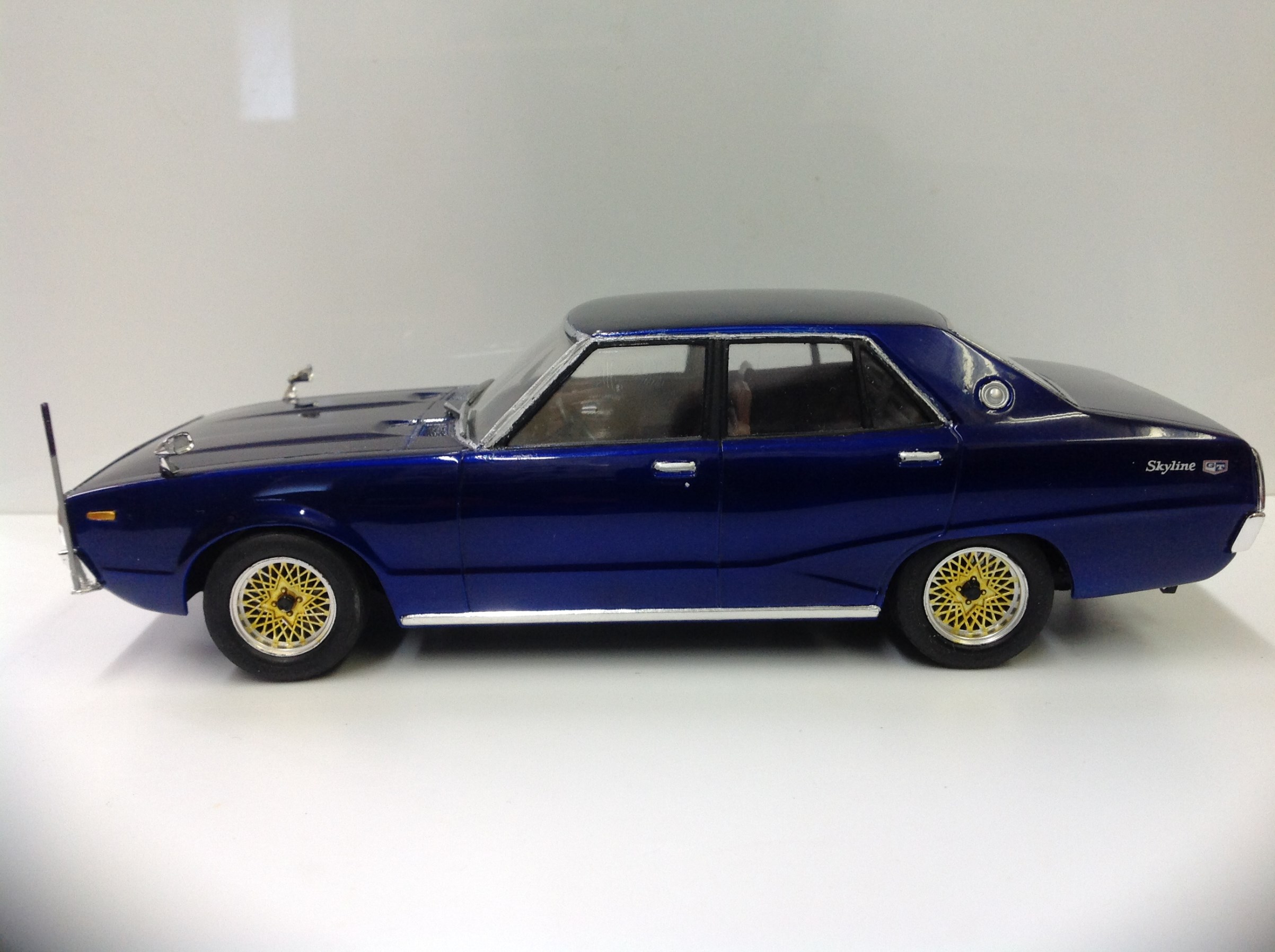 旧車プラモデル完成品アオシマヨンメリパープル セダンモデル メッキホイール Amazon | スカイライン ヨンメリ（紺メタリック）アオシマ 1